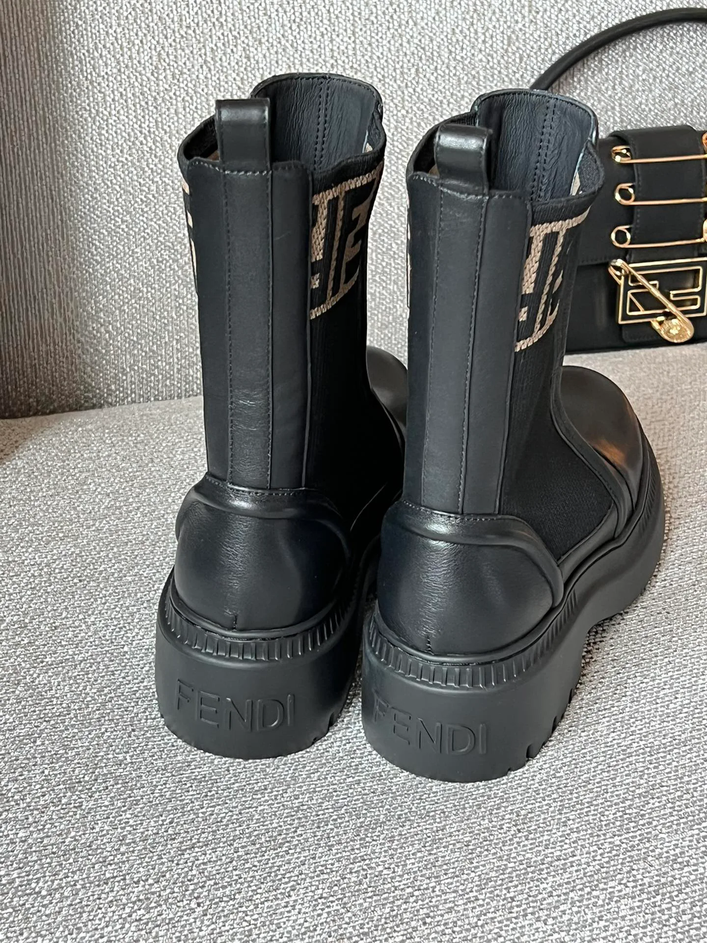Ботинки Женские Fendi 18860042