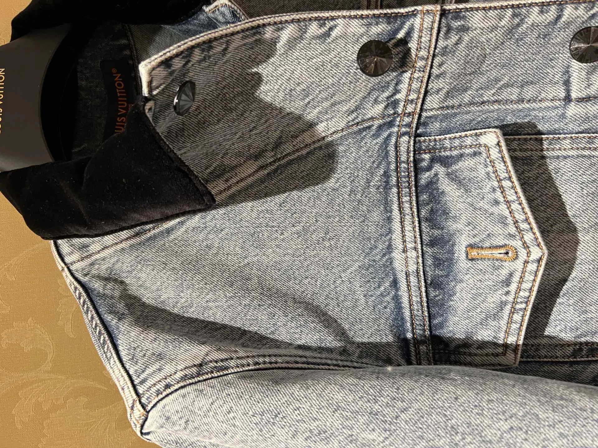 Куртки Женские Louis Vuitton Куртки Женские Louis Vuitton