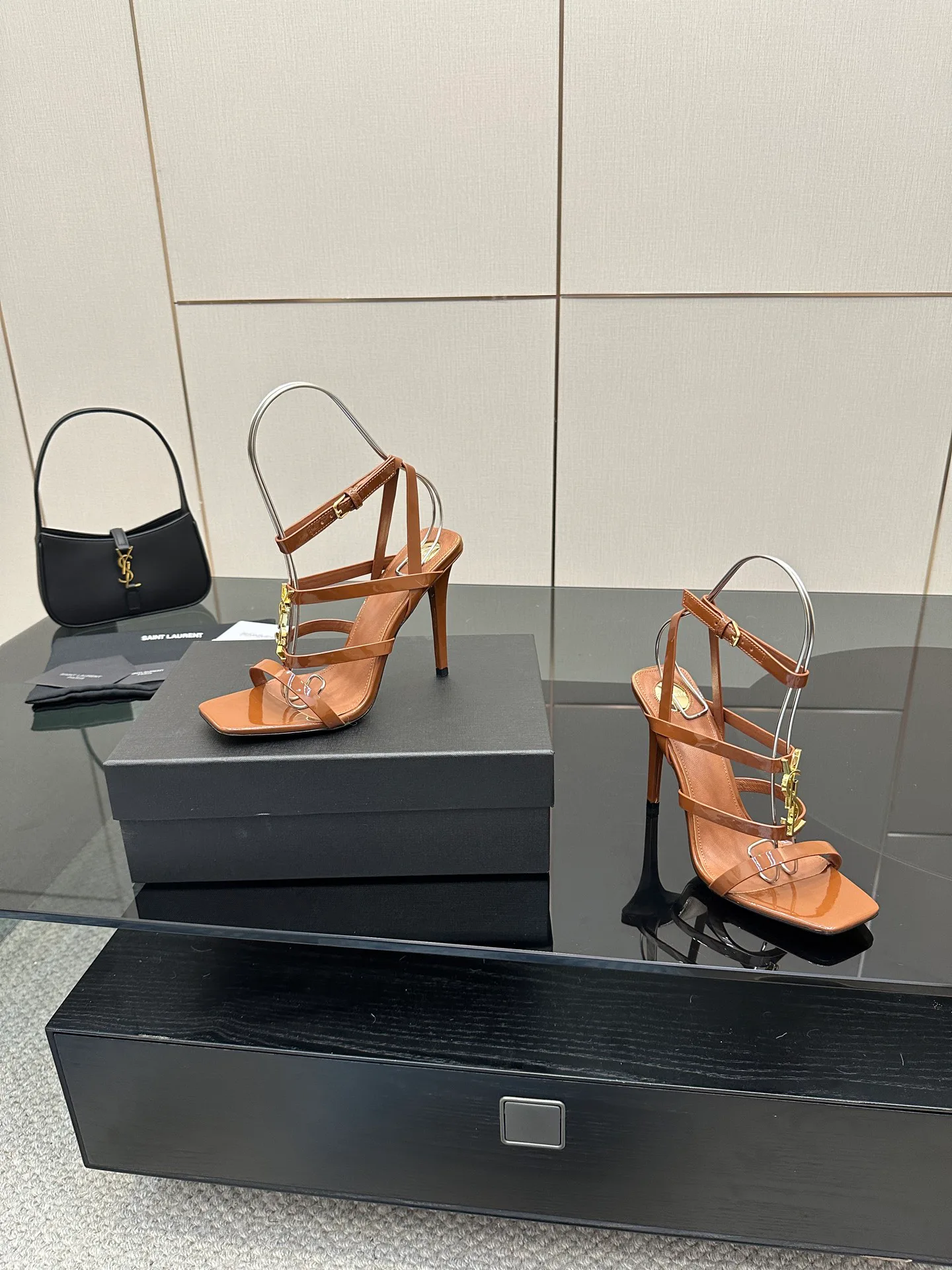 Босоножки Женские Saint Laurent 13164404