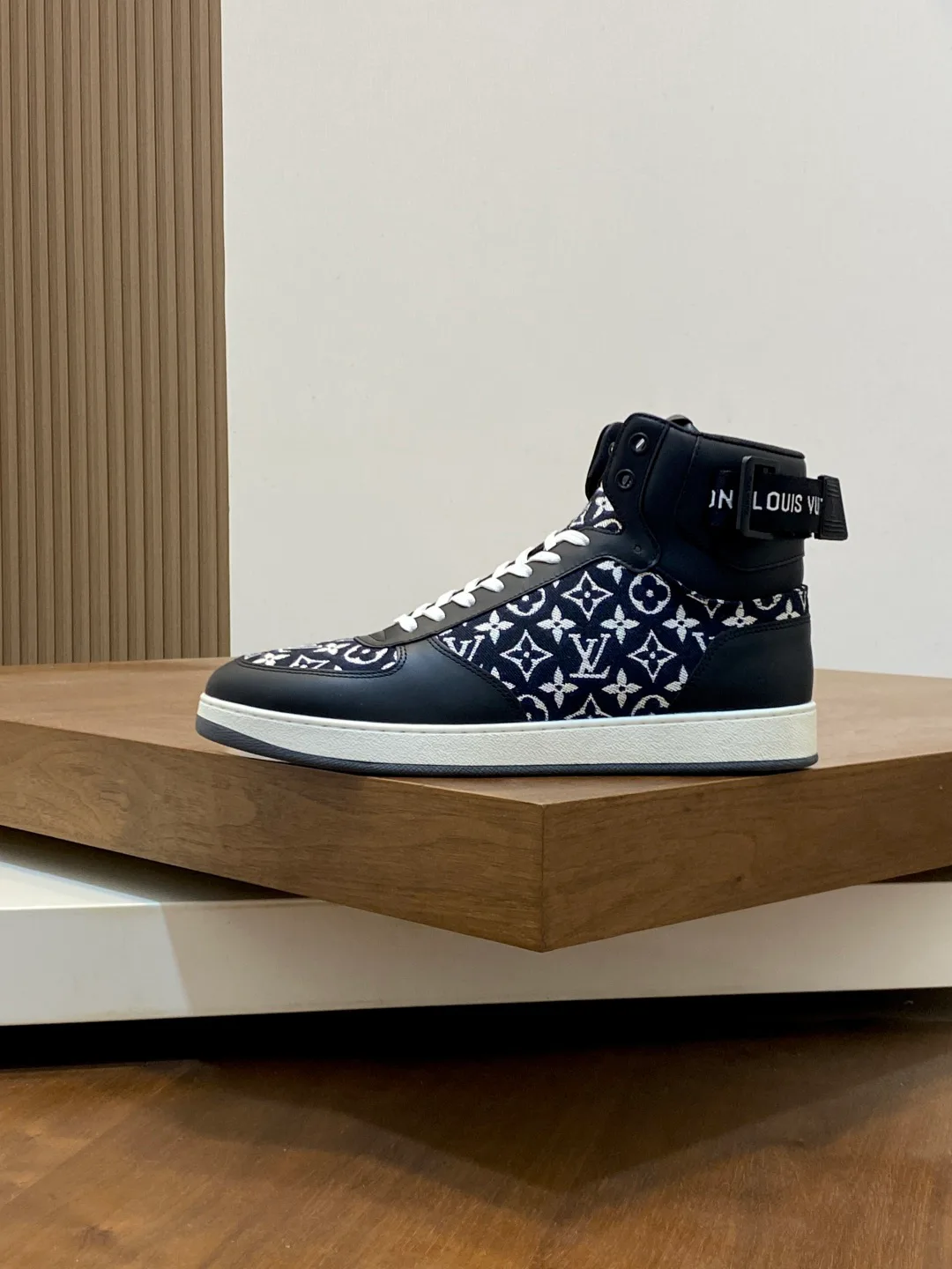 Кроссовки Мужские Louis Vuitton 18399950