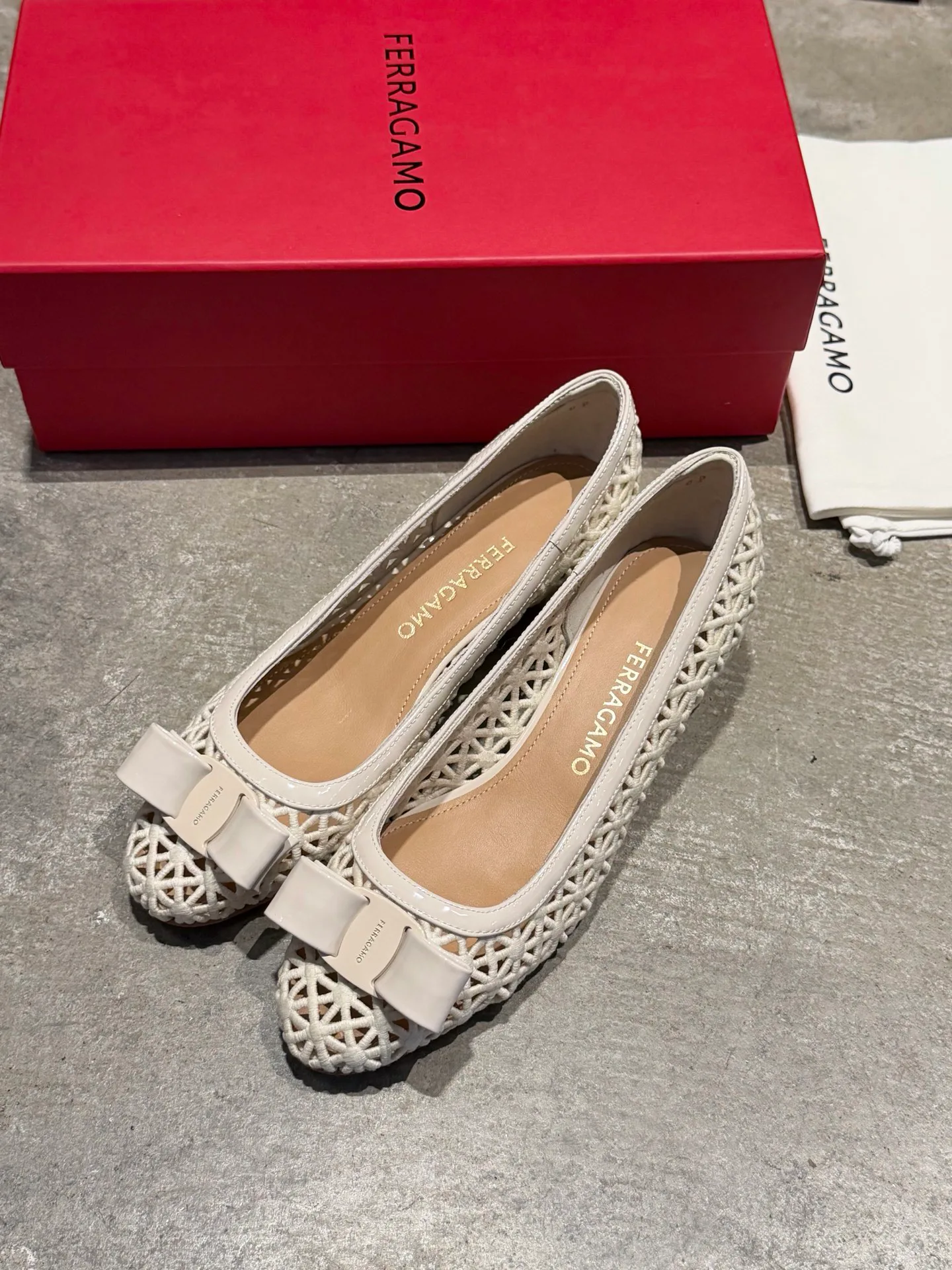 Туфли Женские Salvatore Ferragamo 17642581