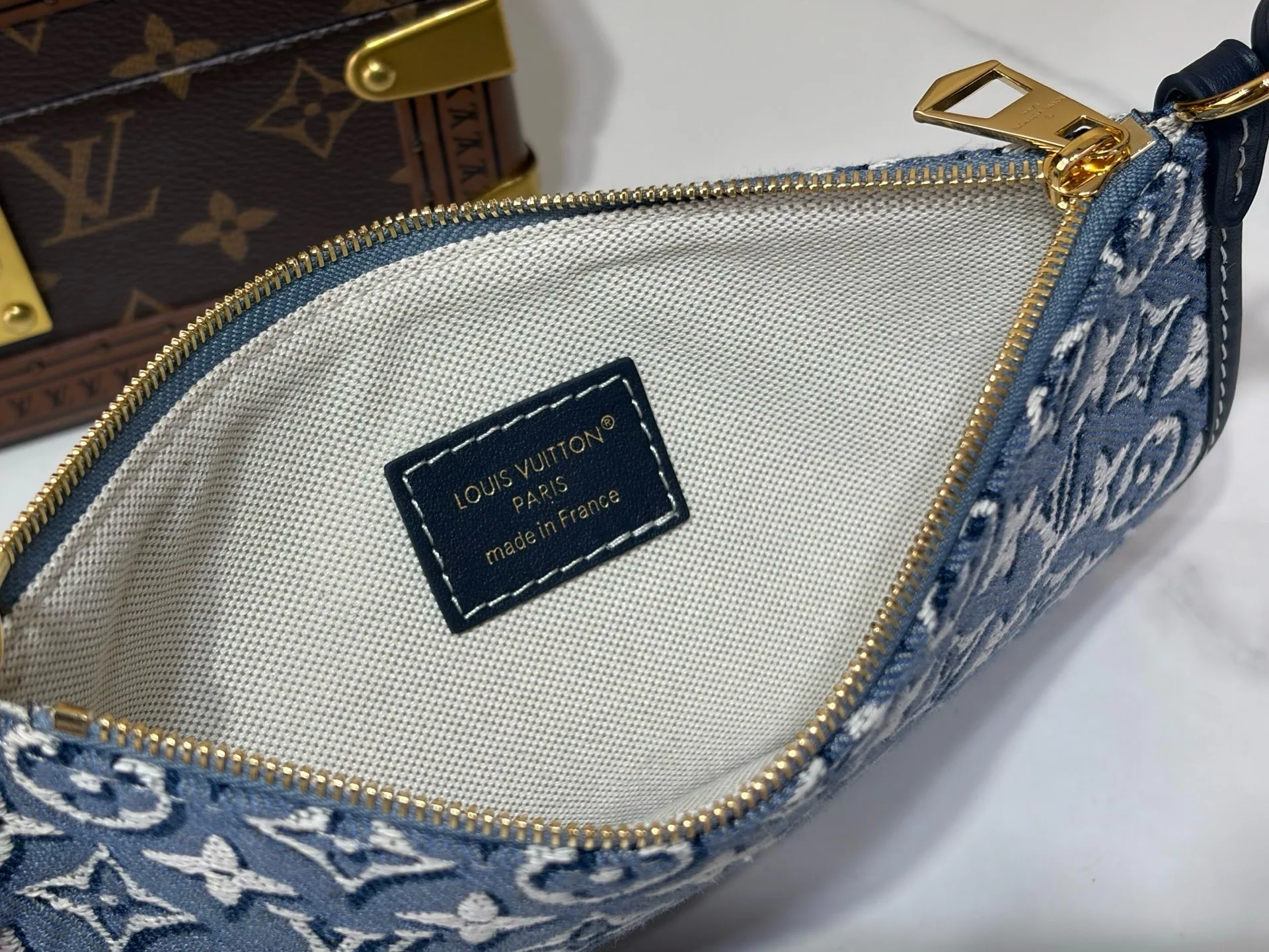 Классические Сумки Женские Louis Vuitton 18240324