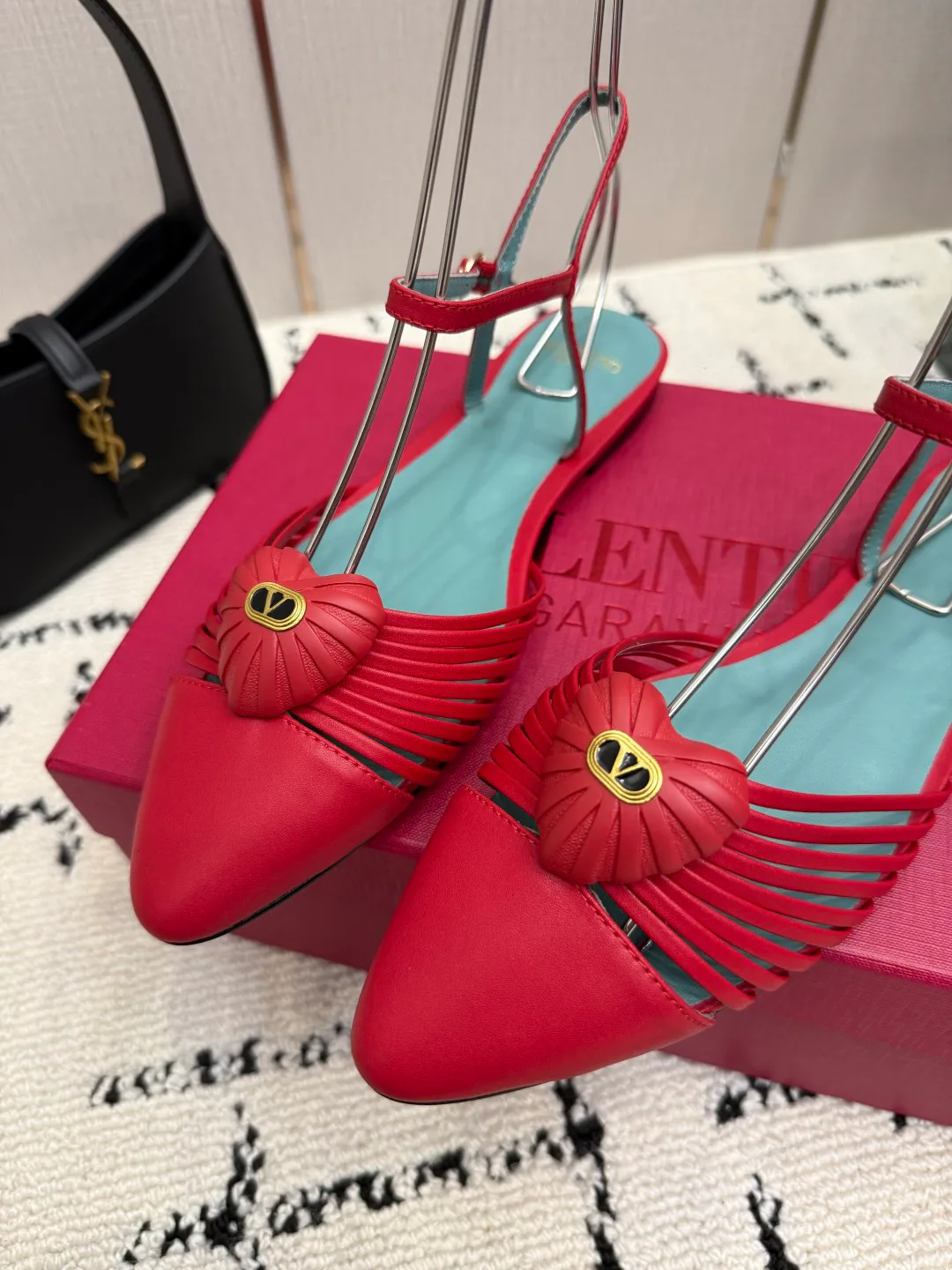 Босоножки Женские Valentino 18598094