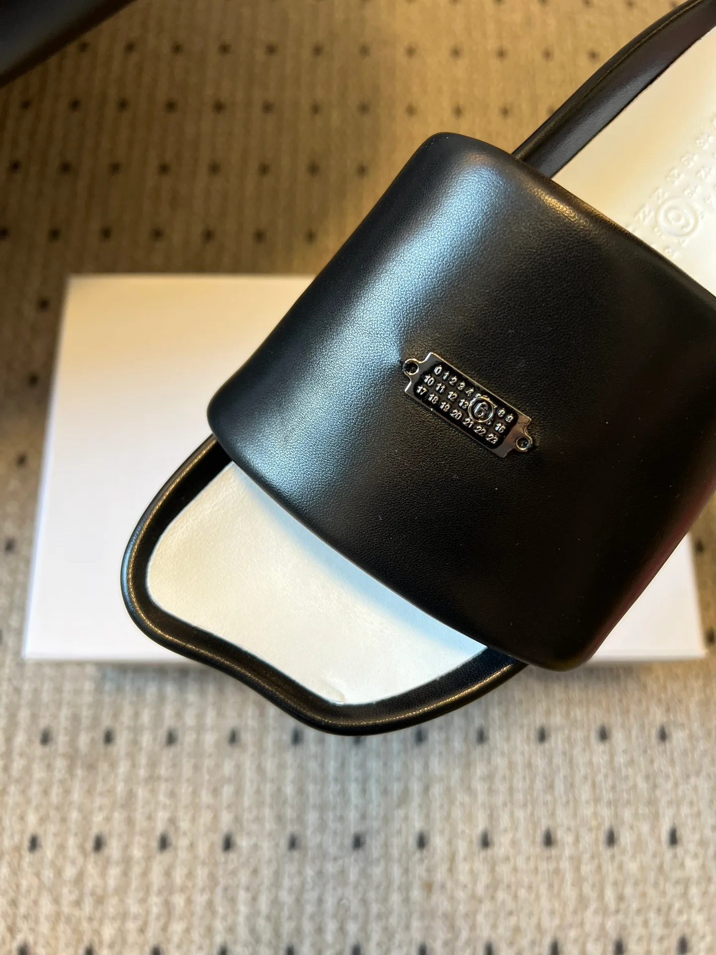 Шлепанцы Женские Maison Margiela 2387683