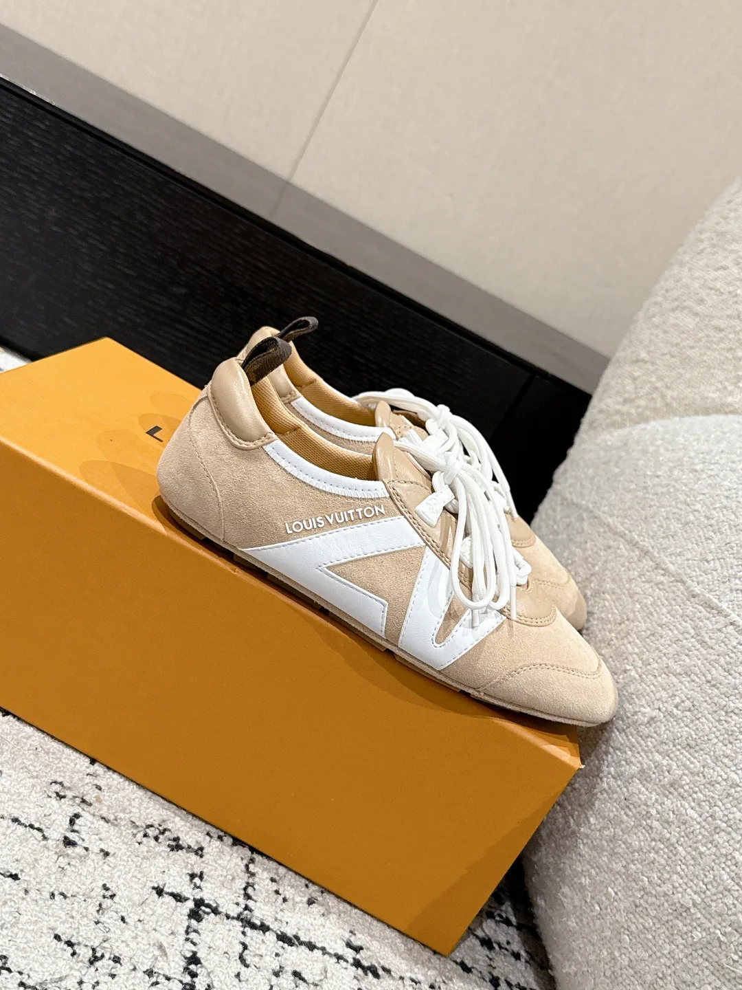 Кроссовки Женские Louis Vuitton 18409746