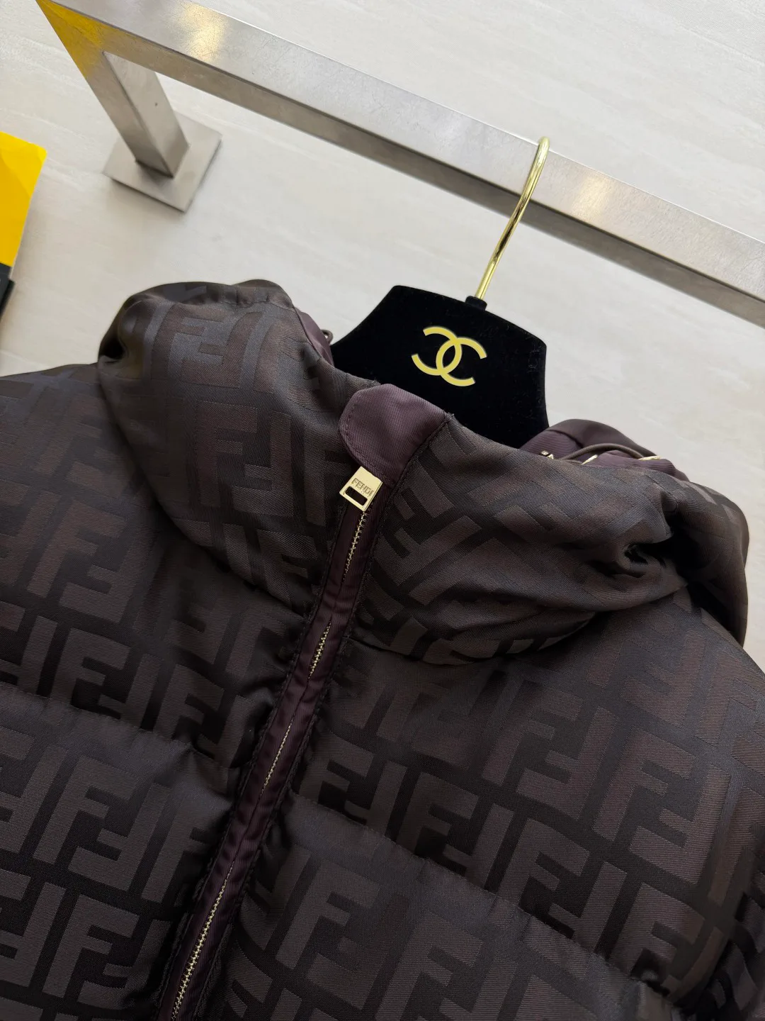 Куртки И Пуховики Женские Fendi 18768147
