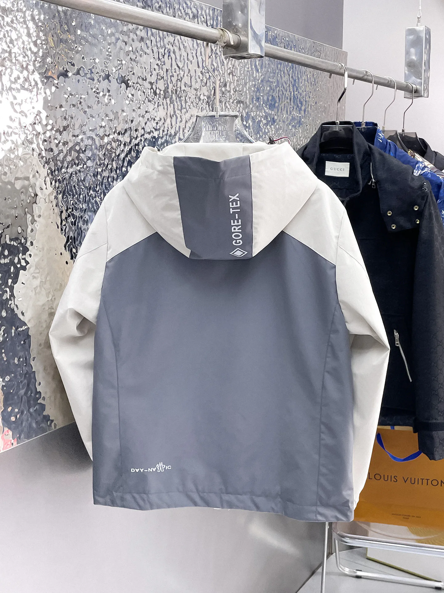 Куртки И Пуховики Мужские Moncler 9352302