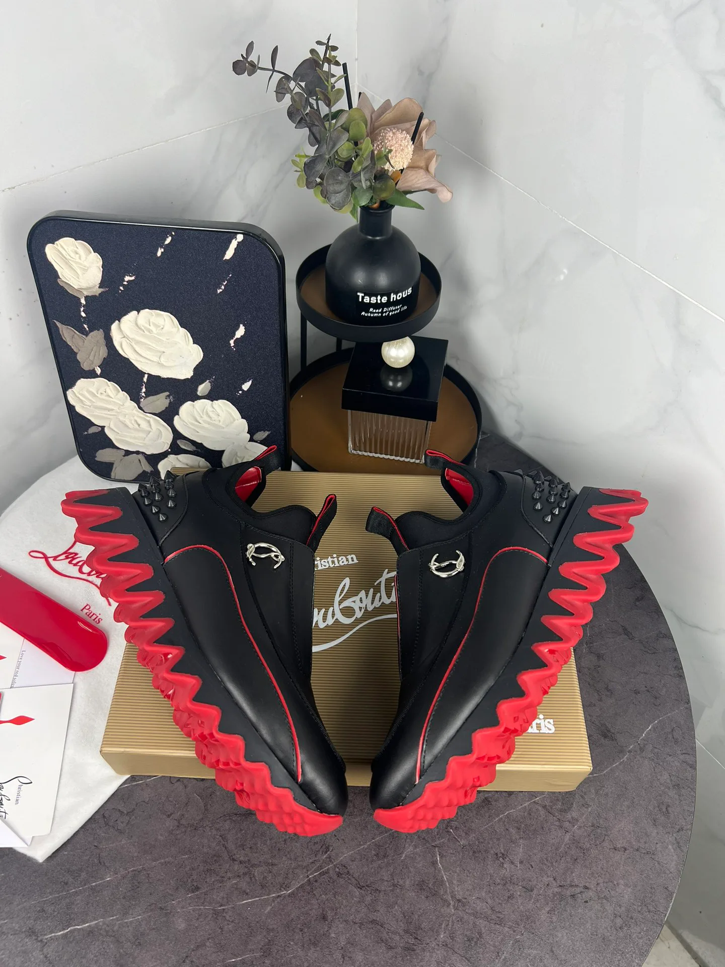 Кроссовки Женские Christian Louboutin 11072105
