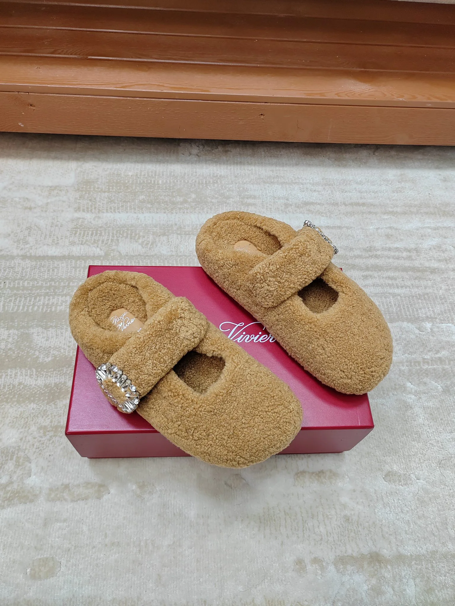 Тапочки Женские Roger Vivier 17852286