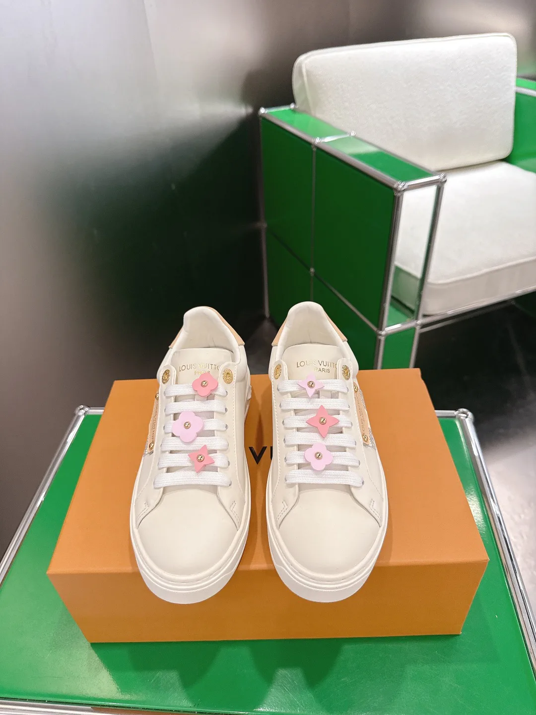 Кроссовки Женские Louis Vuitton 18677708
