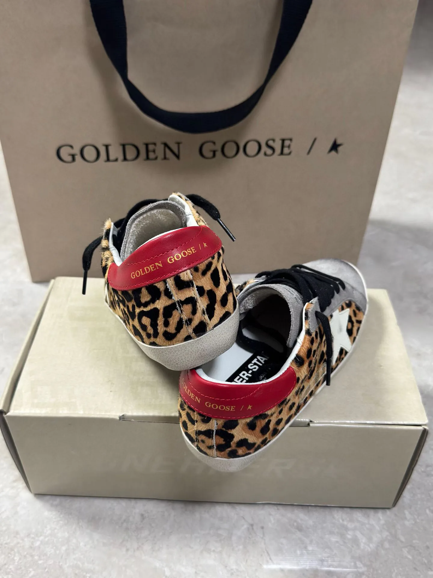 Кроссовки Женские Golden Goose 18265606