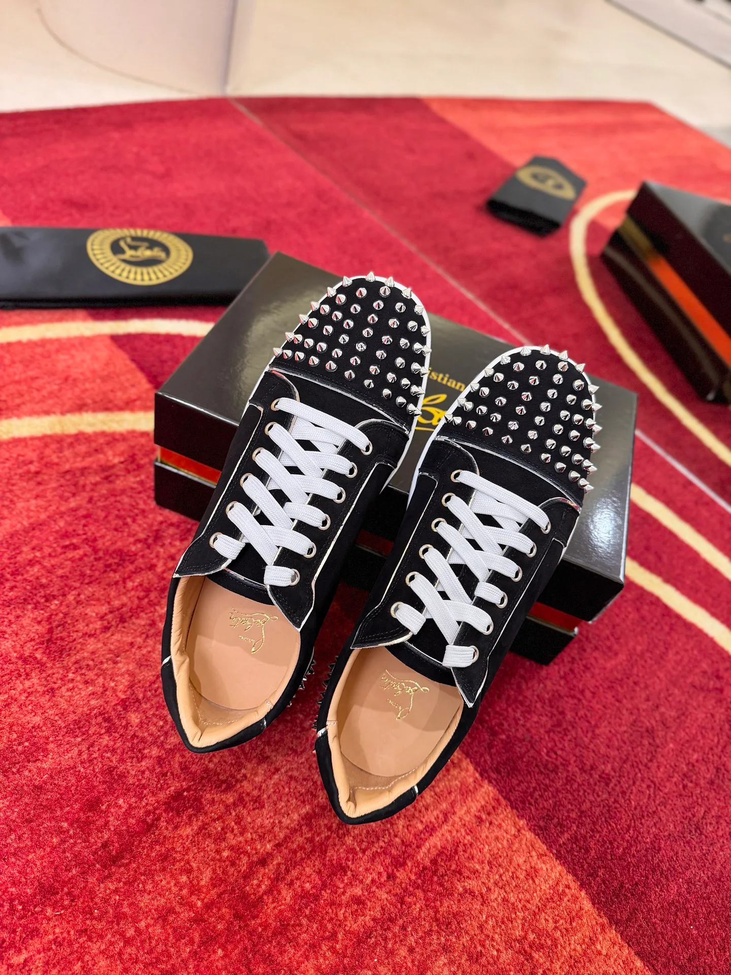 Кроссовки Женские Christian Louboutin 19636672
