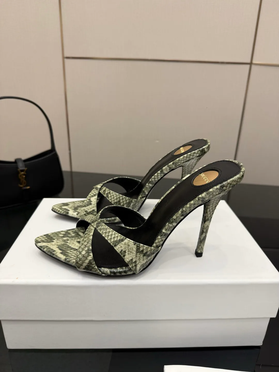 Босоножки Женские Saint Laurent 11409900