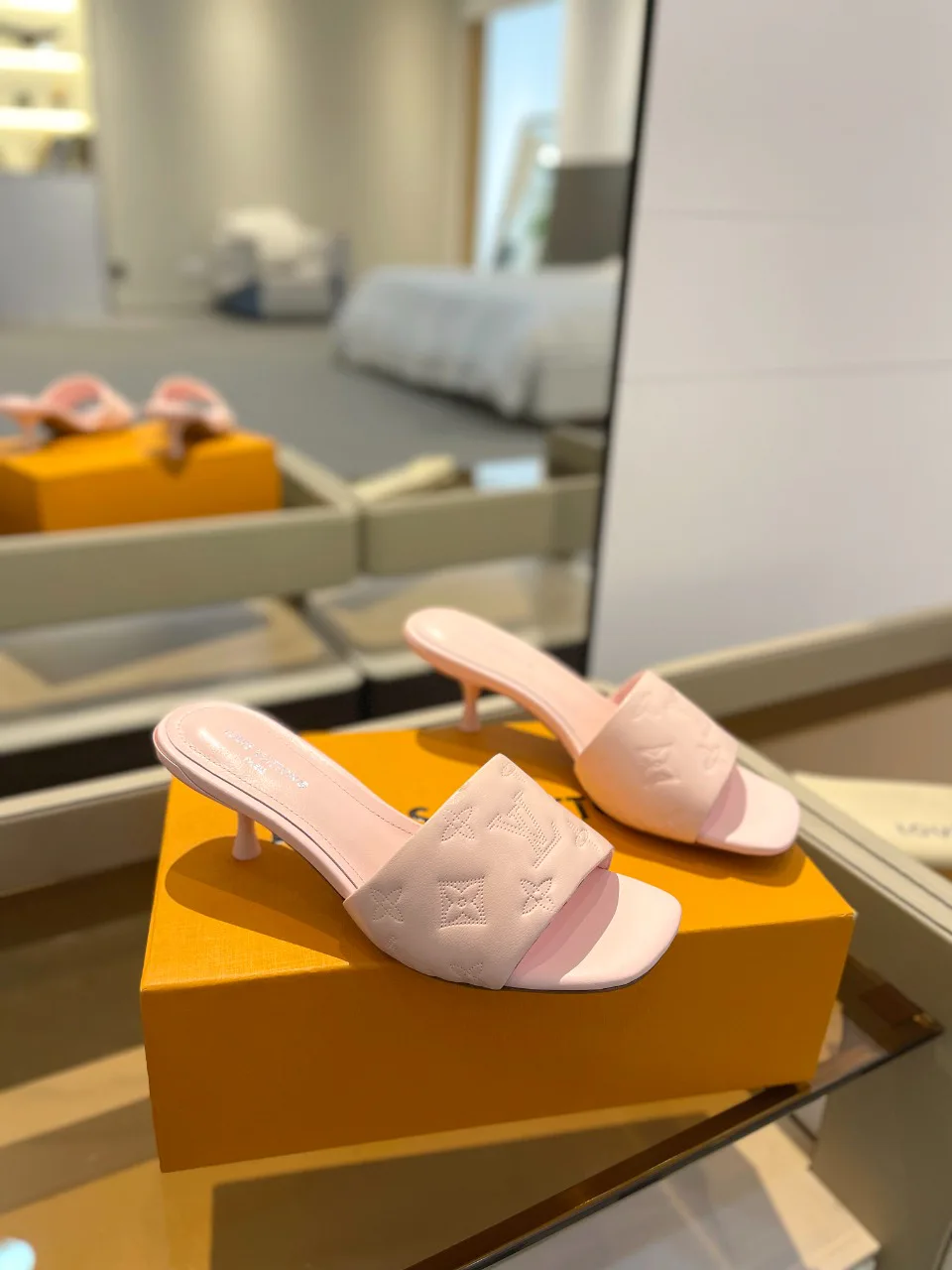 Босоножки Женские Louis Vuitton 9865393