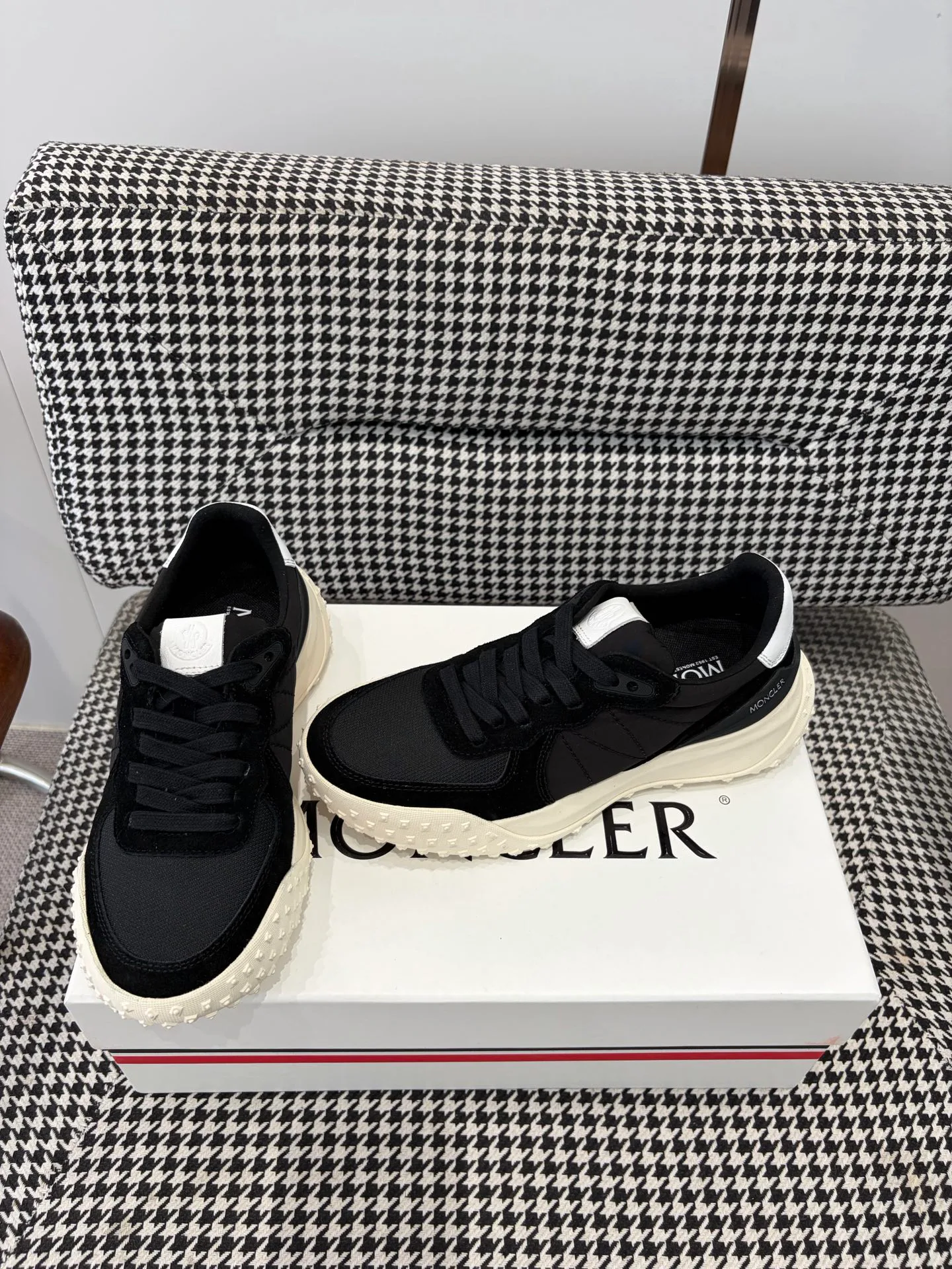 Кроссовки Женские Moncler 19081255