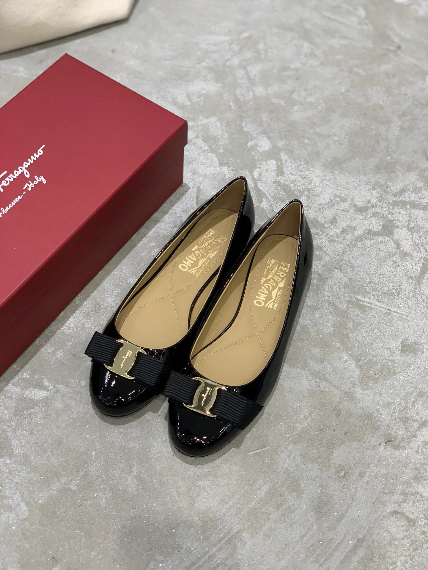 Балетки Женские Salvatore Ferragamo 18340632