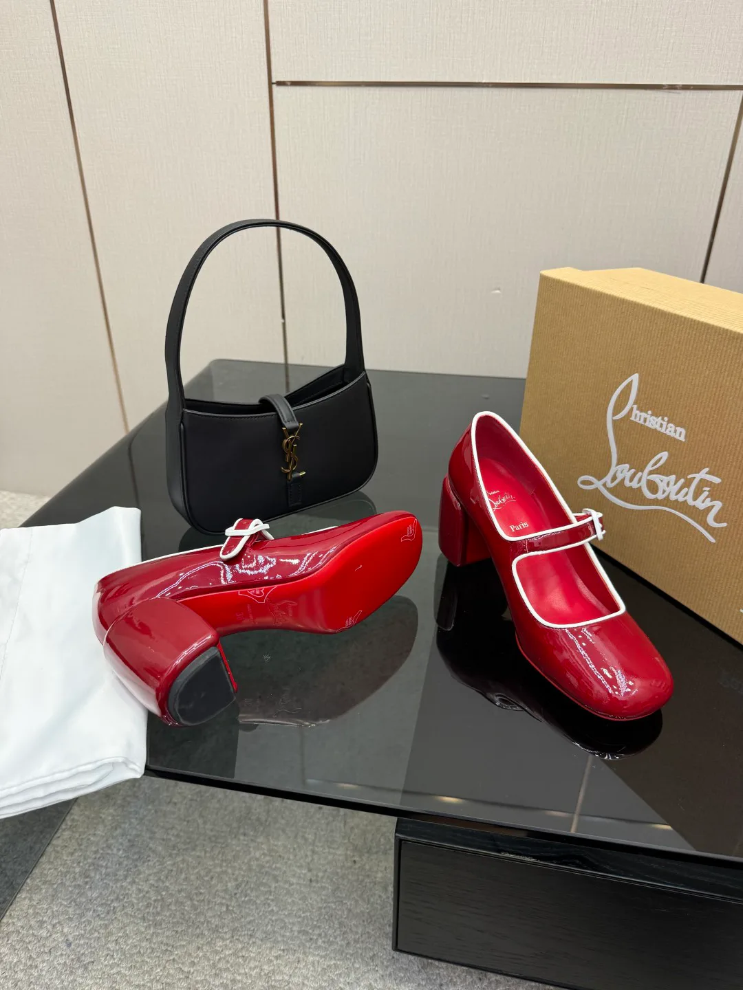 Туфли Женские Christian Louboutin 555383