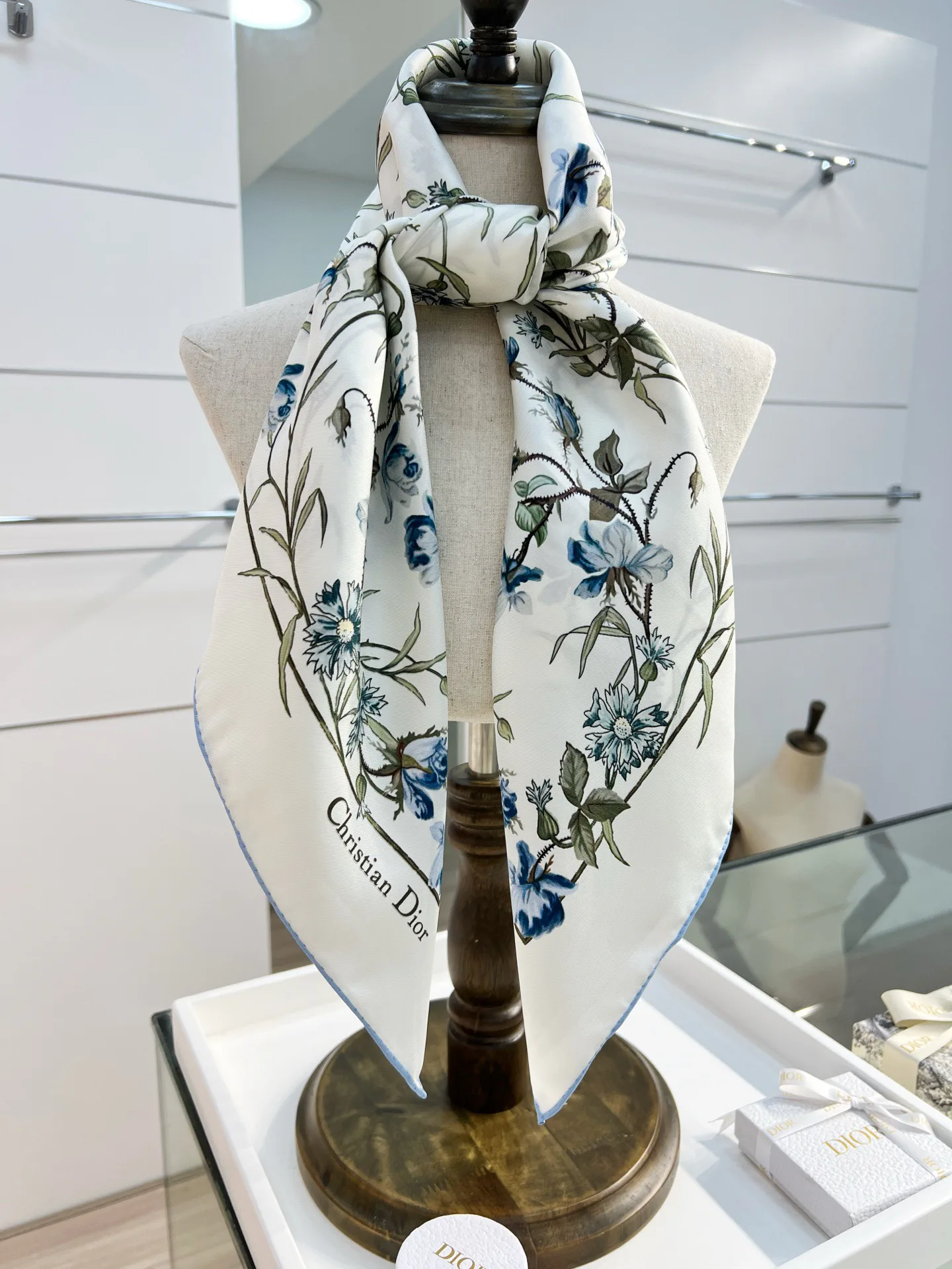 Платки Christian Dior 11394249