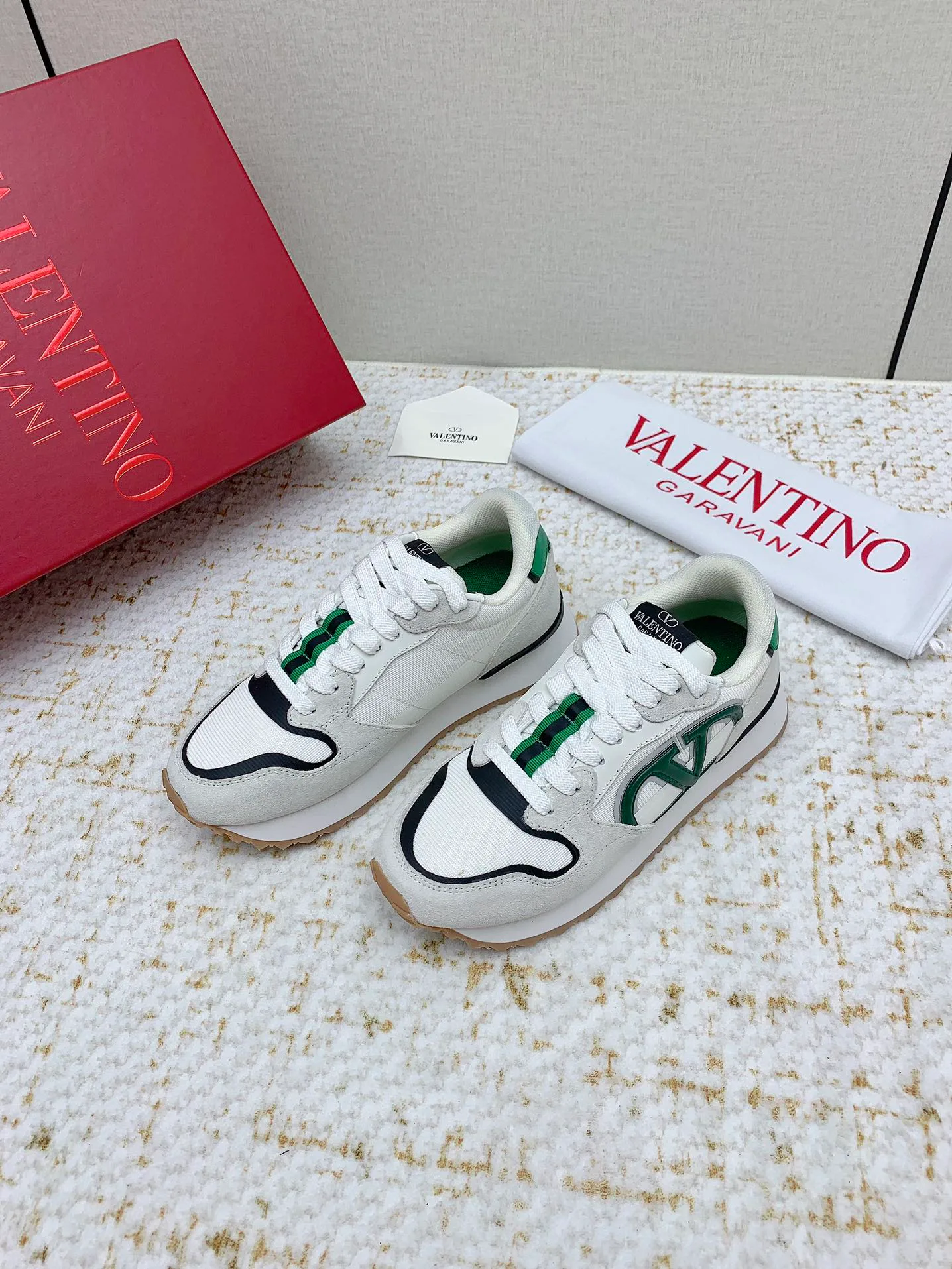 Кроссовки Женские Valentino 11070140