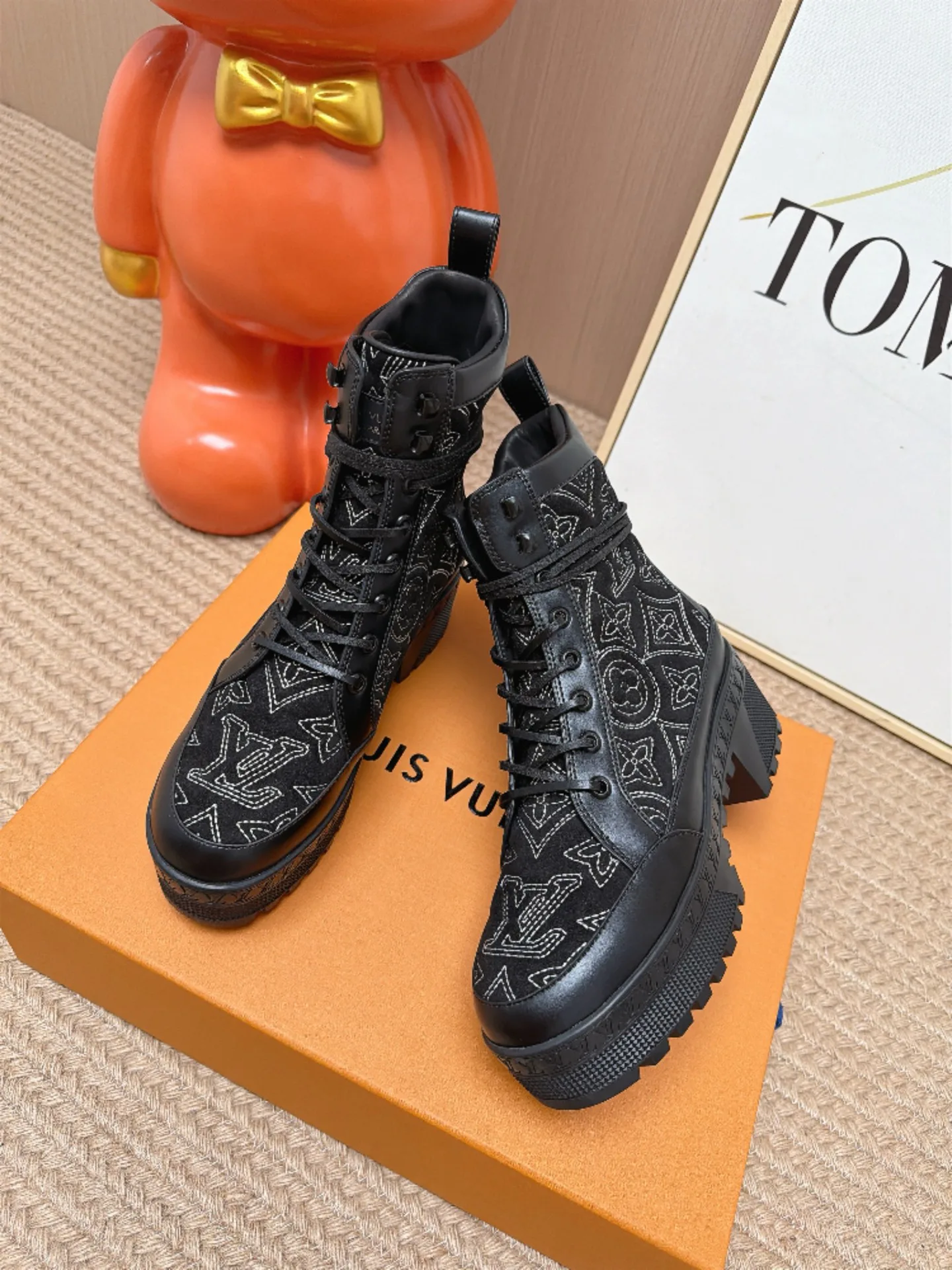 Ботинки Женские Louis Vuitton 18239720