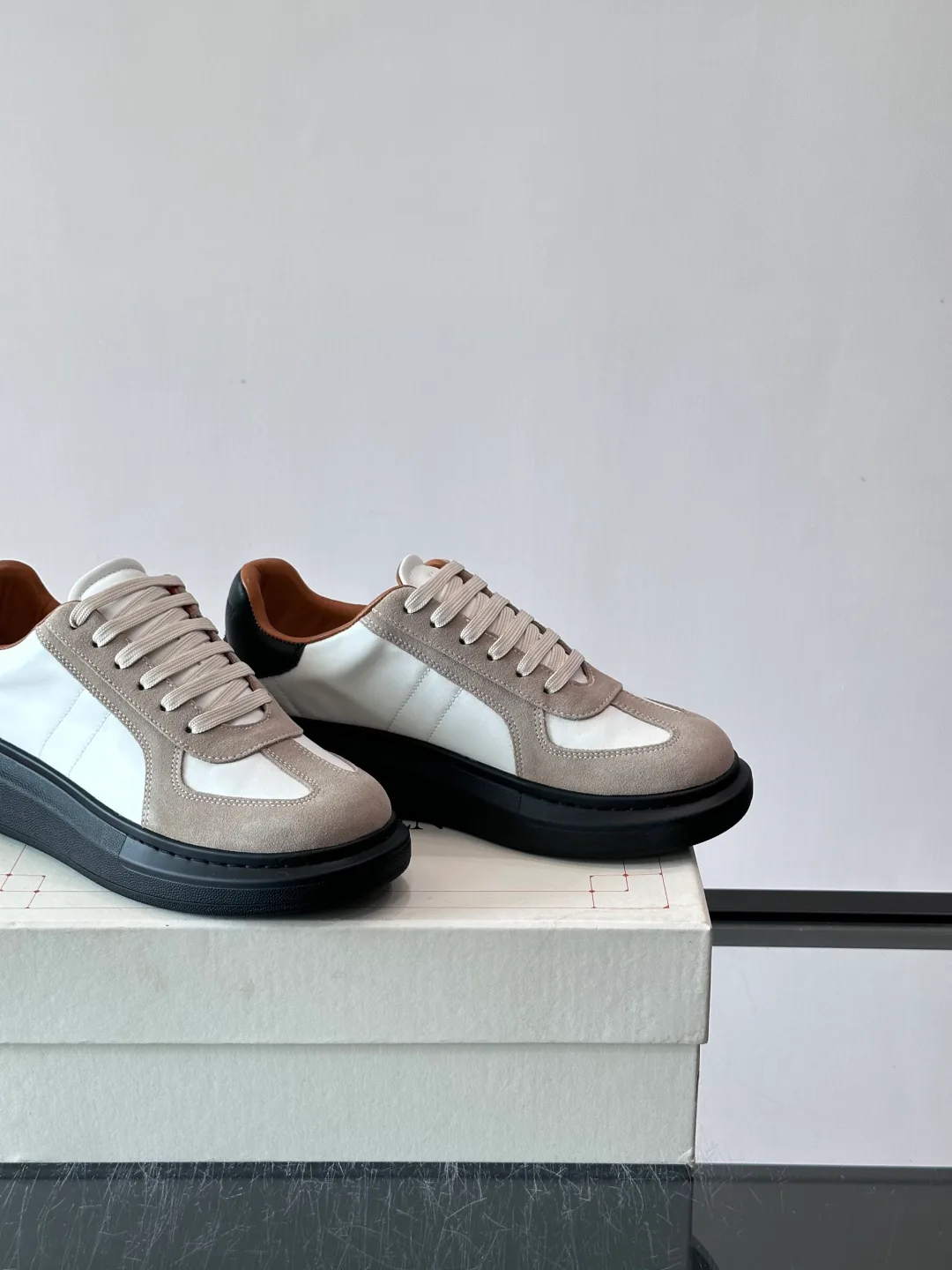 Кроссовки Женские Alexander Mcqueen 17328777