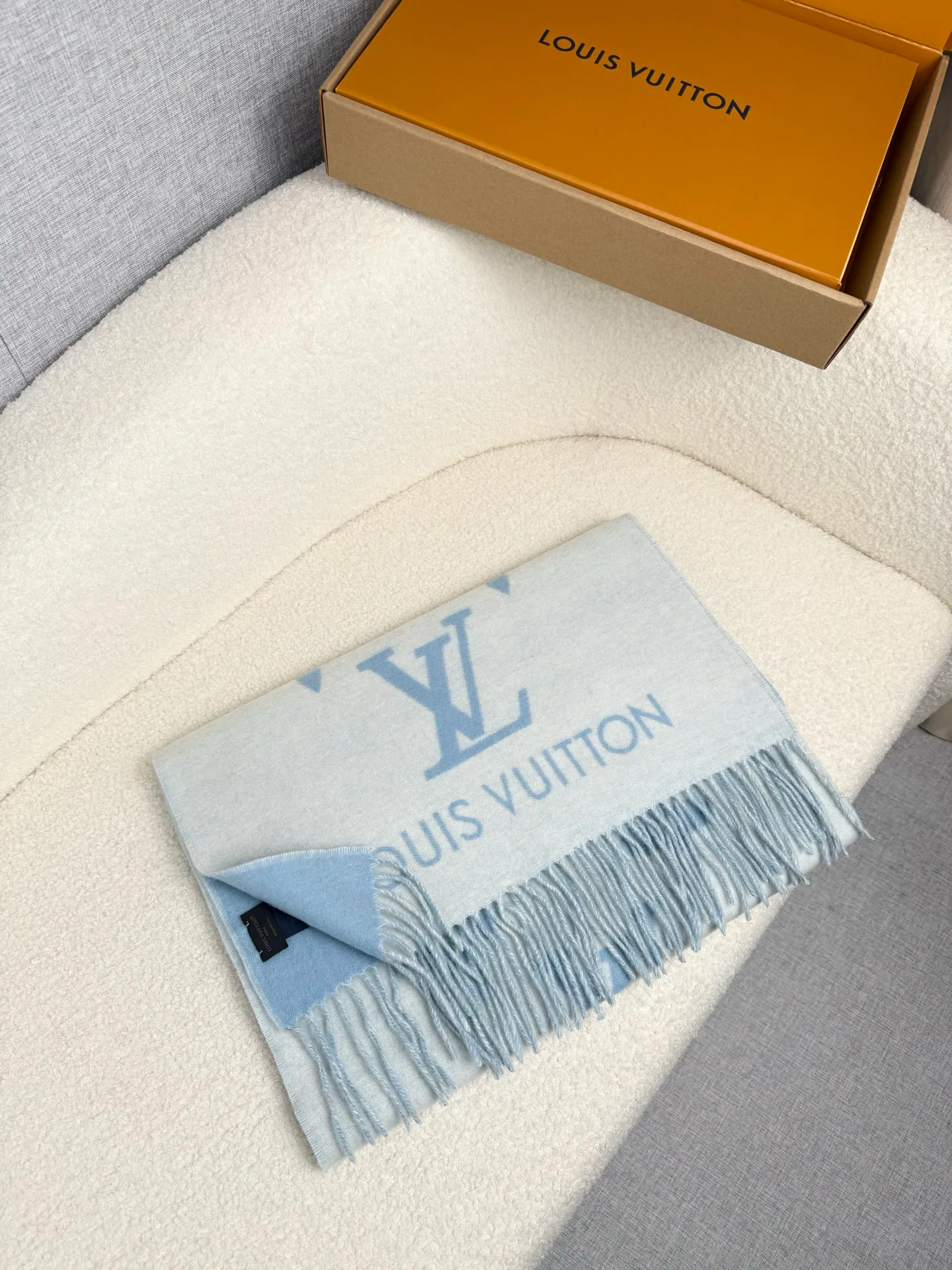 Шарфы Louis Vuitton 895110