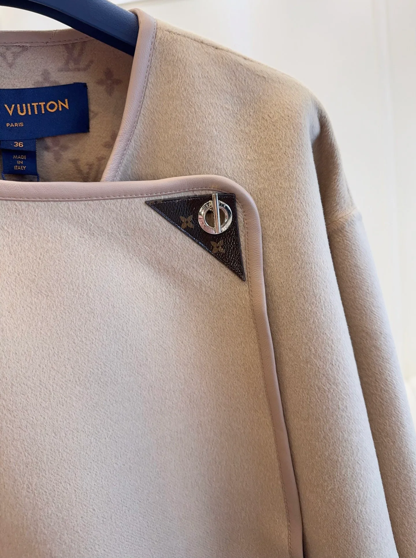 Куртки И Пуховики Женские Louis Vuitton 569300