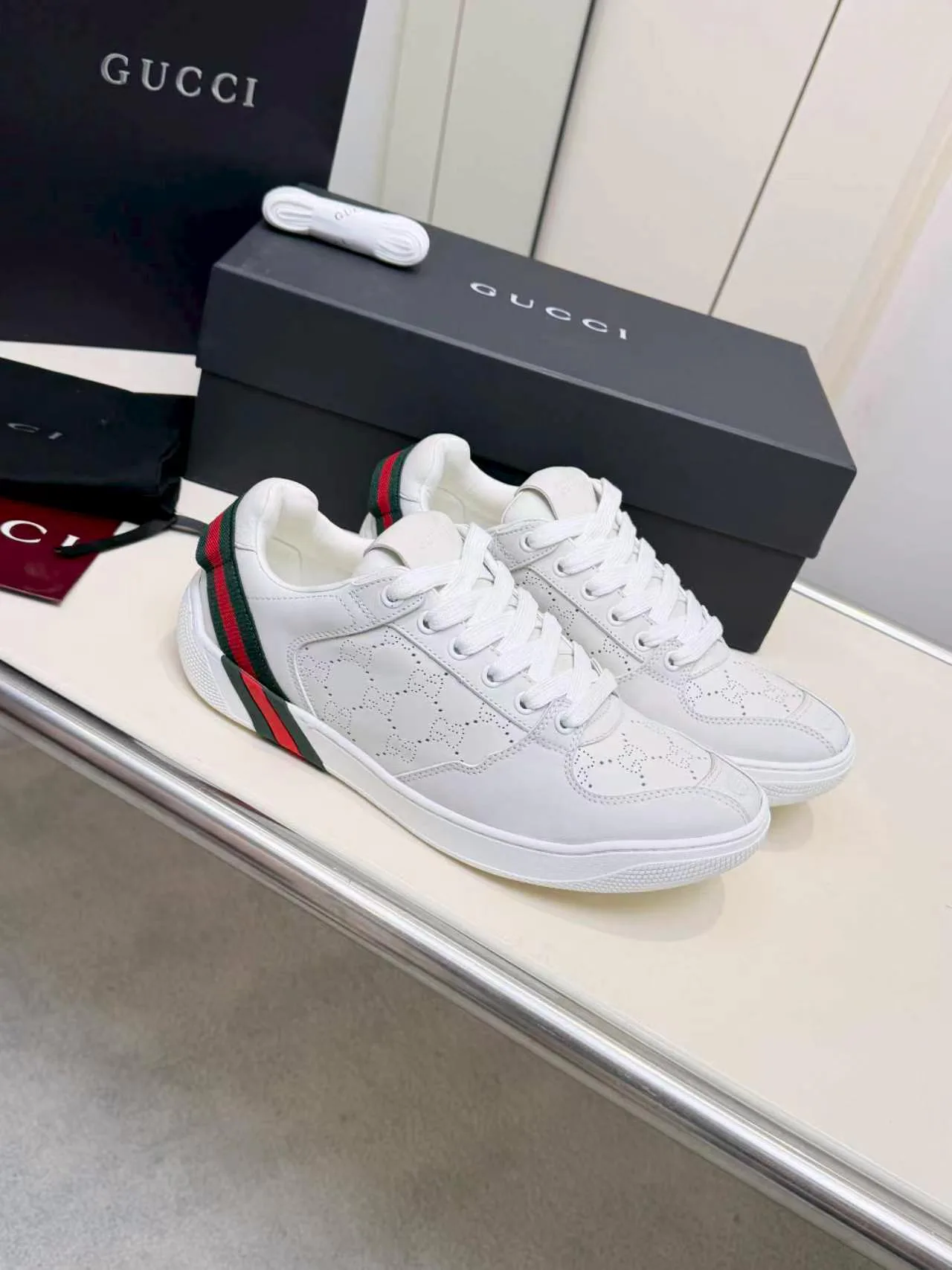 Кроссовки Женские Gucci 18311599