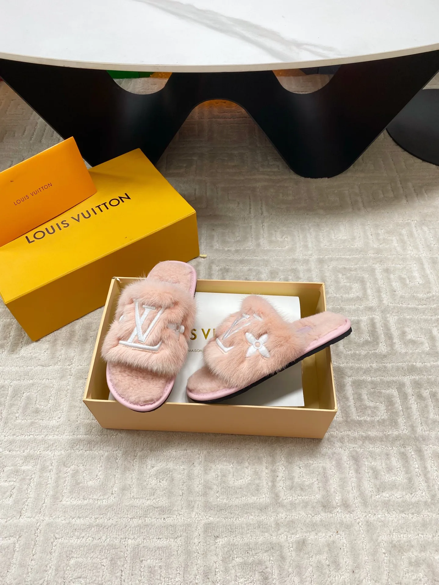 Тапочки Женские Louis Vuitton 133156