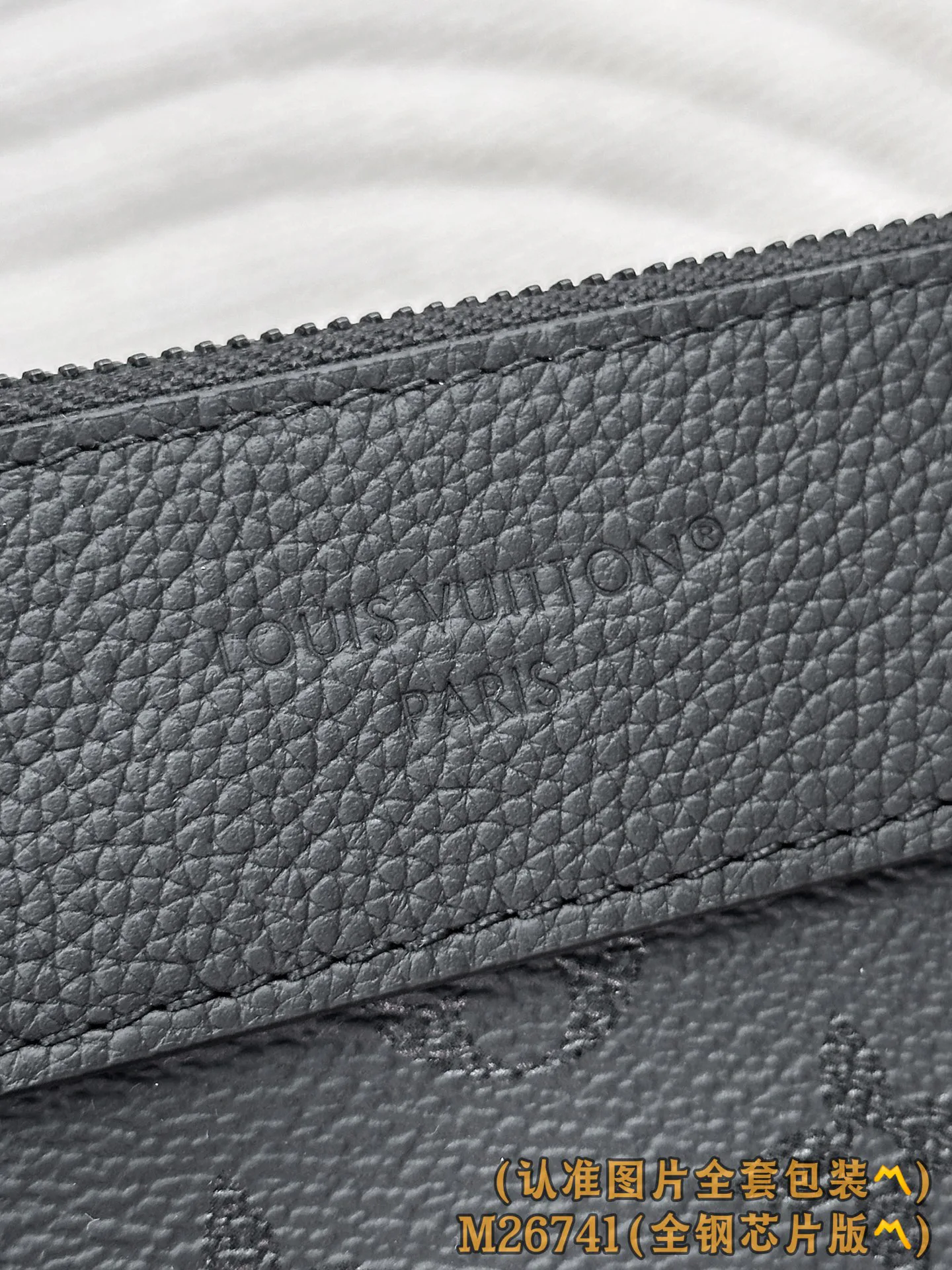 Клатчи Женские Louis Vuitton 18359512