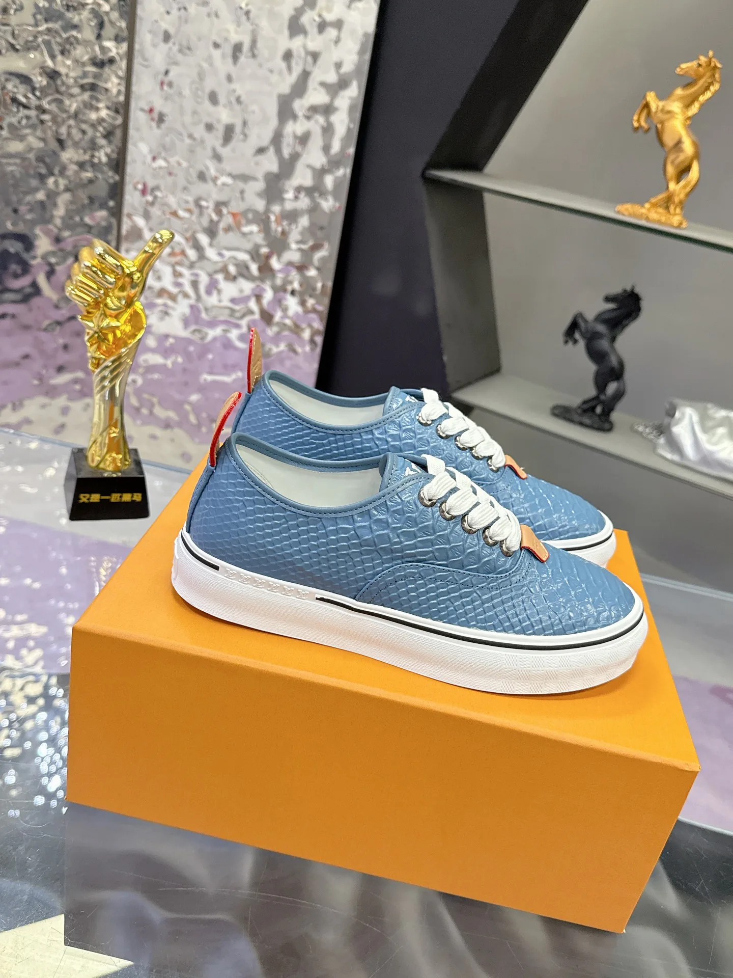 Кроссовки Мужские Louis Vuitton 17930916