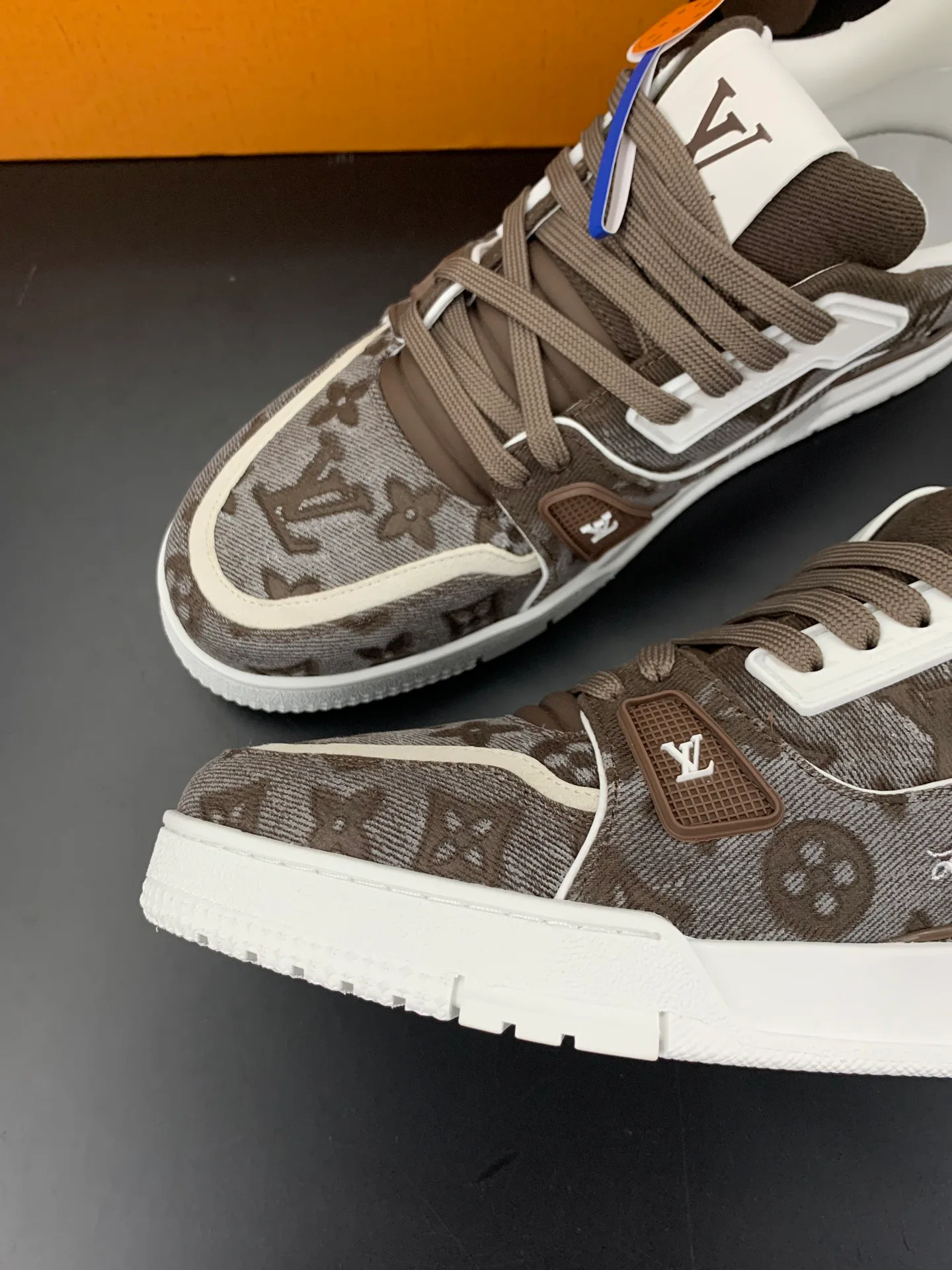 Кроссовки Женские Louis Vuitton 17545278