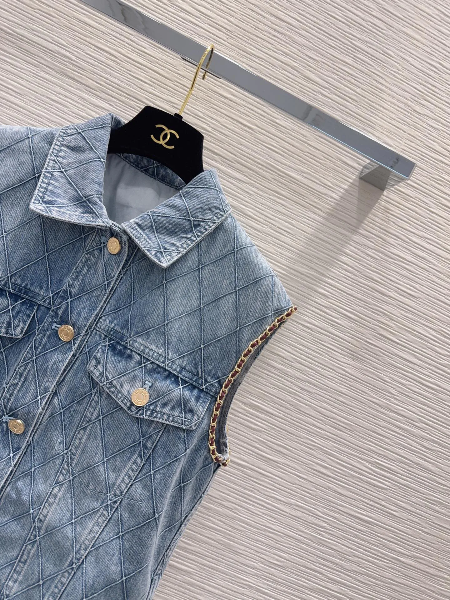 Жилеты Женские Chanel 18853886