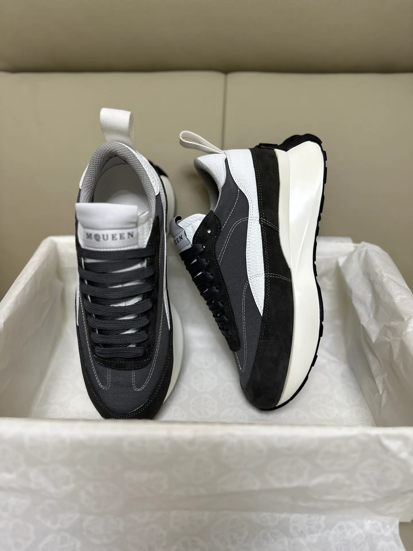 Кроссовки Женские Alexander Mcqueen 18616745
