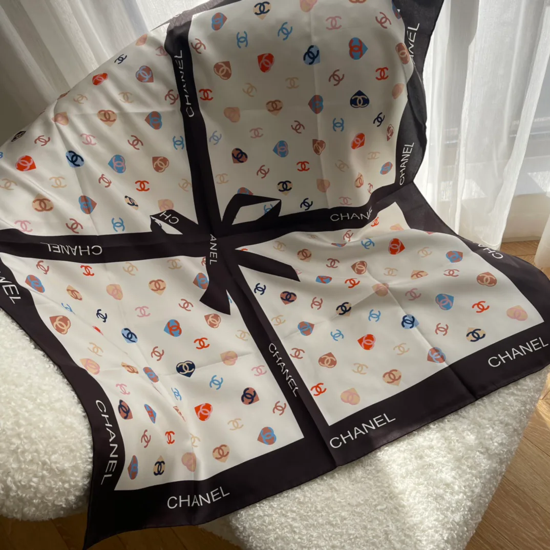 Платки Chanel 13351570