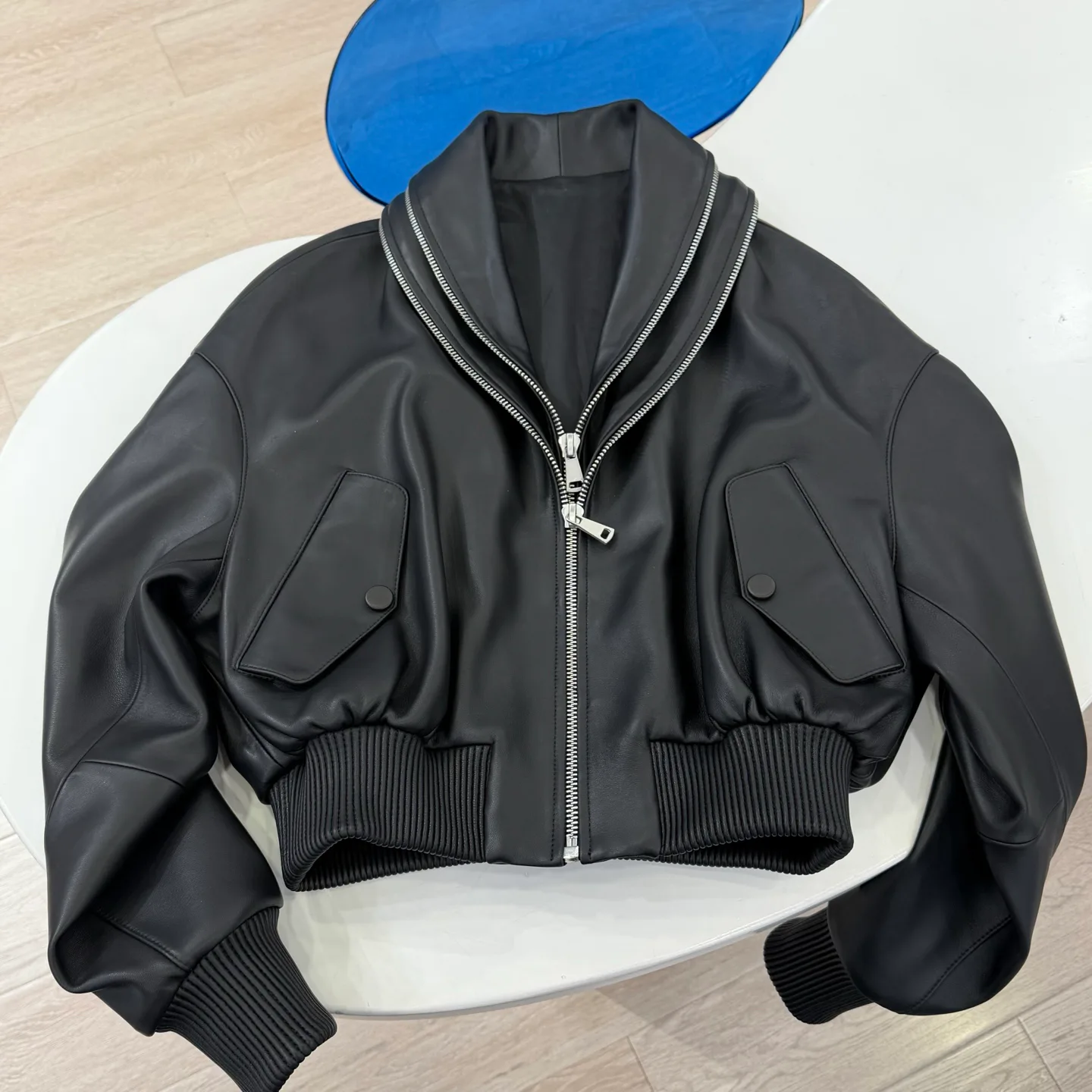 Кожаные Куртки И Дублёнки Женские Givenchy 13132566