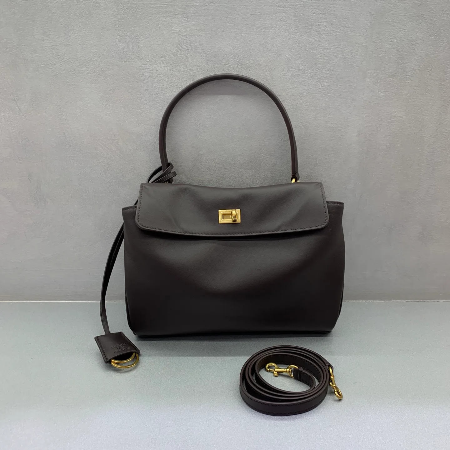 Классические Сумки Женские Balenciaga 18136506