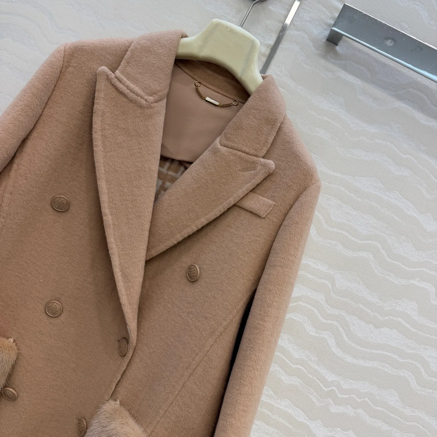 Пальто Женские Fendi 18200678
