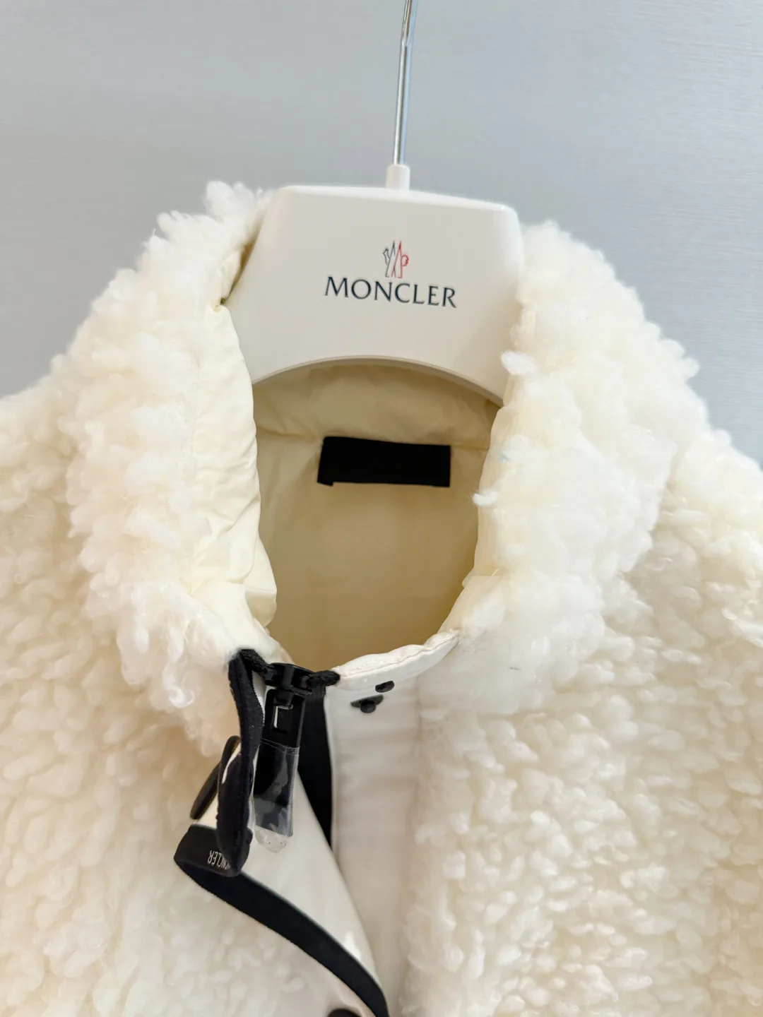 Куртки И Пуховики Женские Moncler 18049822