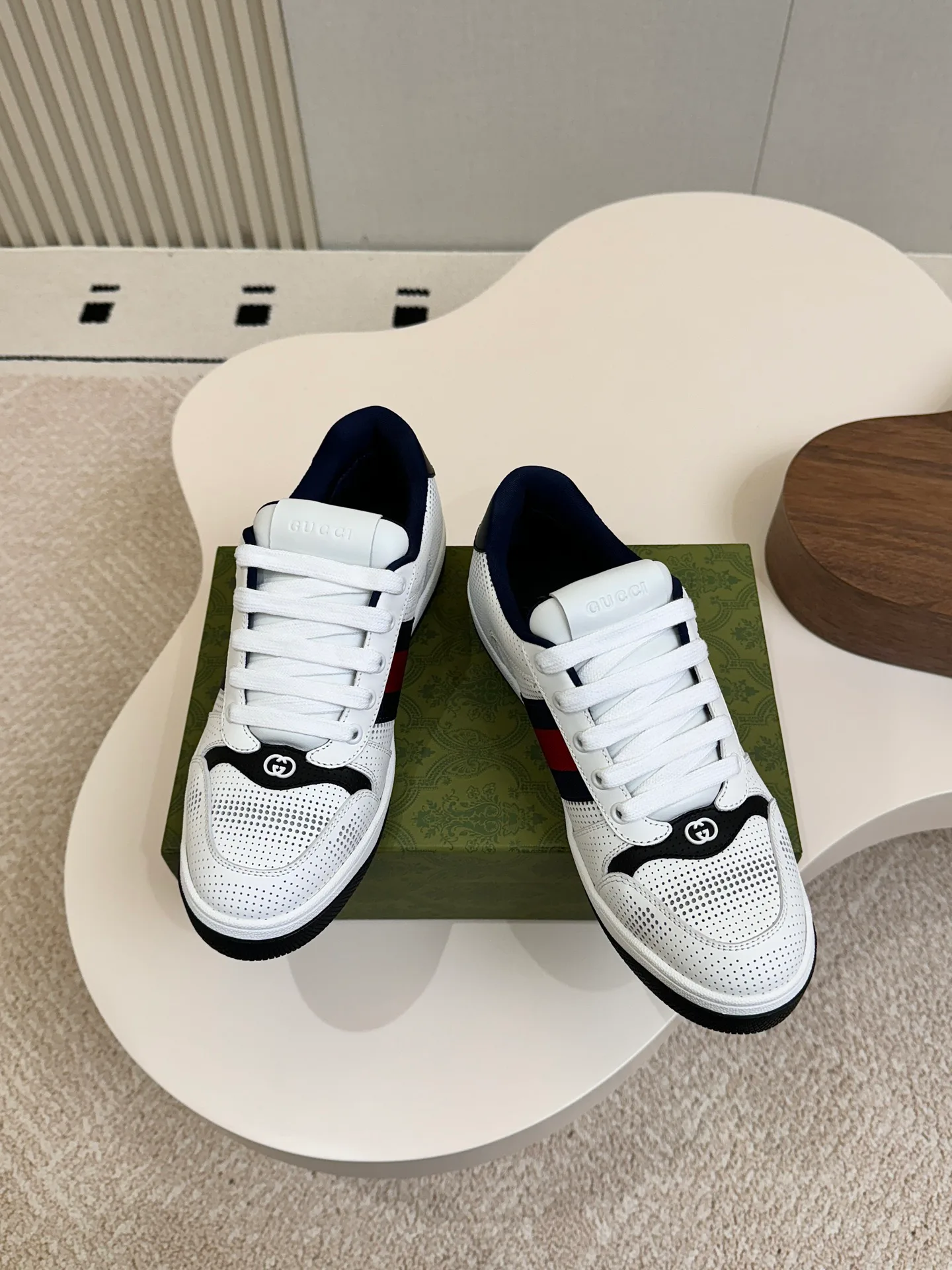 Кроссовки Женские Gucci 17451095