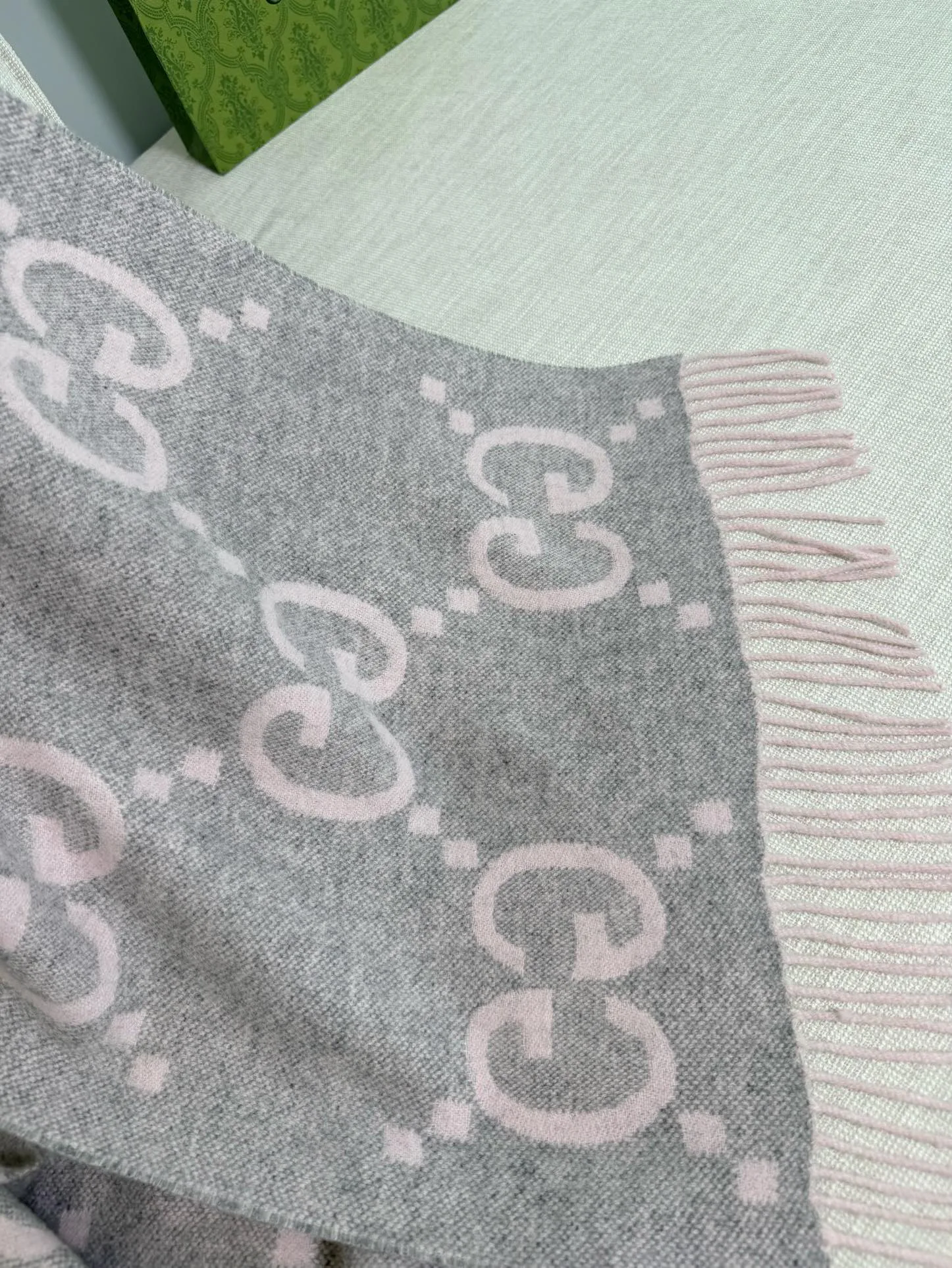 Шарфы Gucci 1861