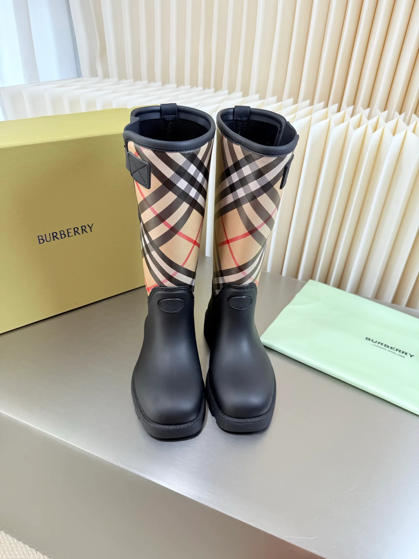 Сапоги Женские Burberry 18152392