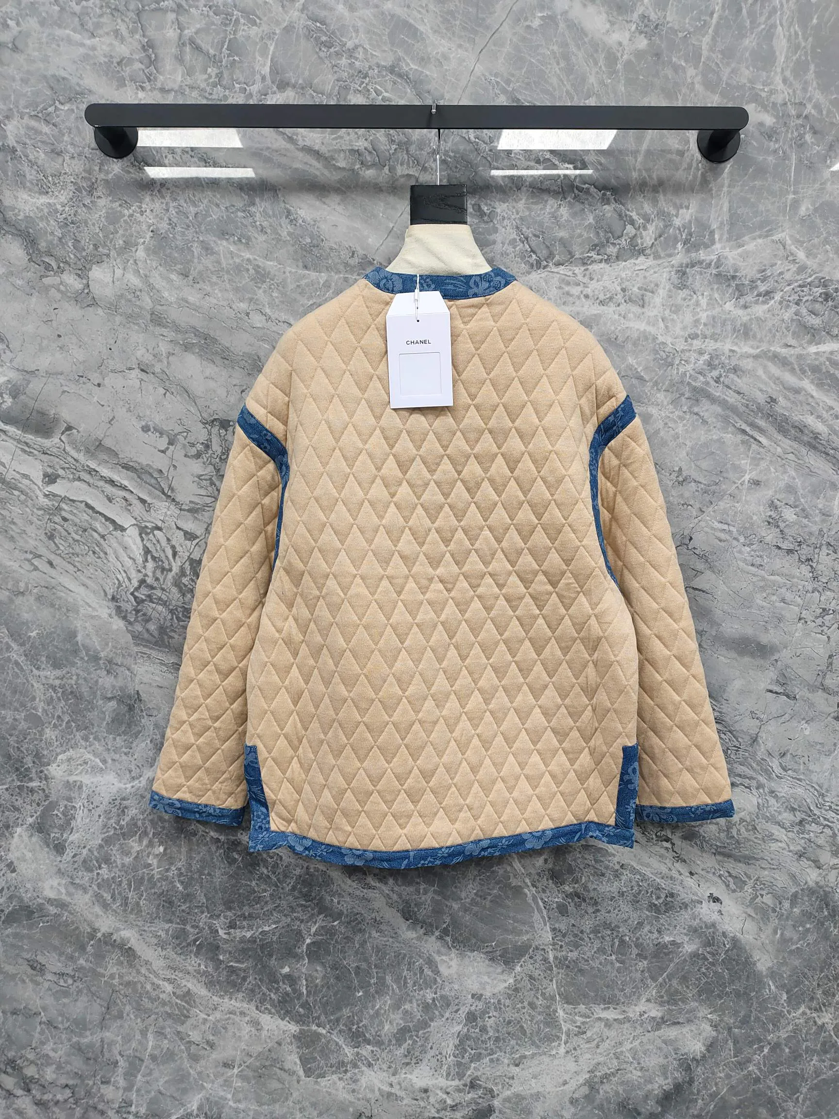 Куртки И Пуховики Женские Chanel 18743611