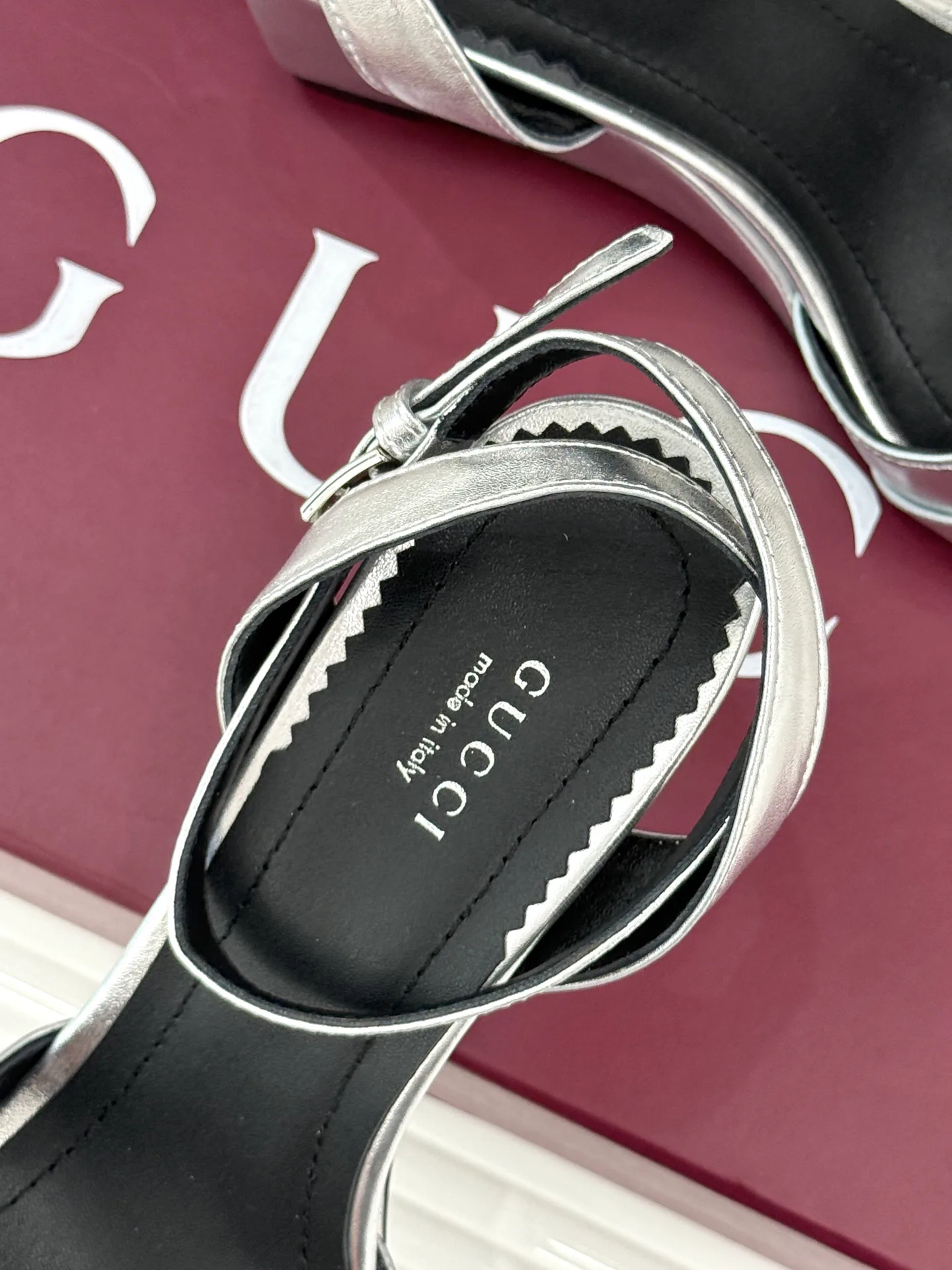 Босоножки Женские Gucci 18034499