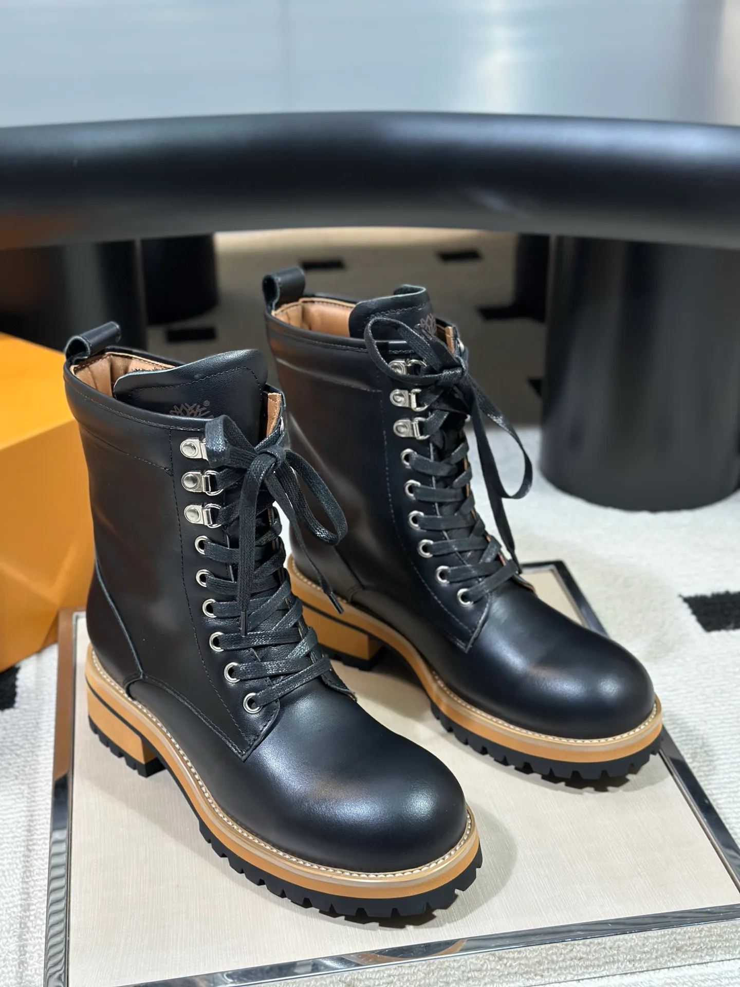 Ботинки Женские Louis Vuitton 18638529