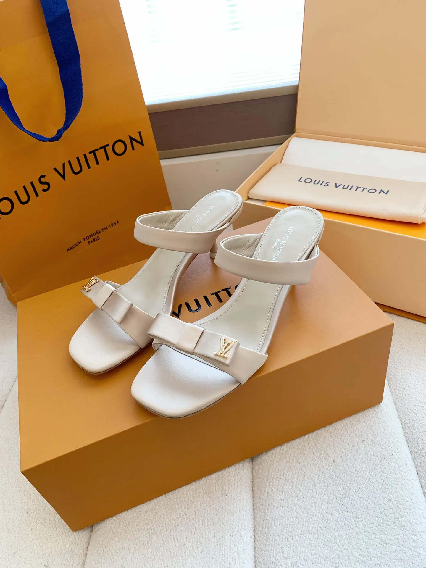 Босоножки Женские Louis Vuitton 13084442