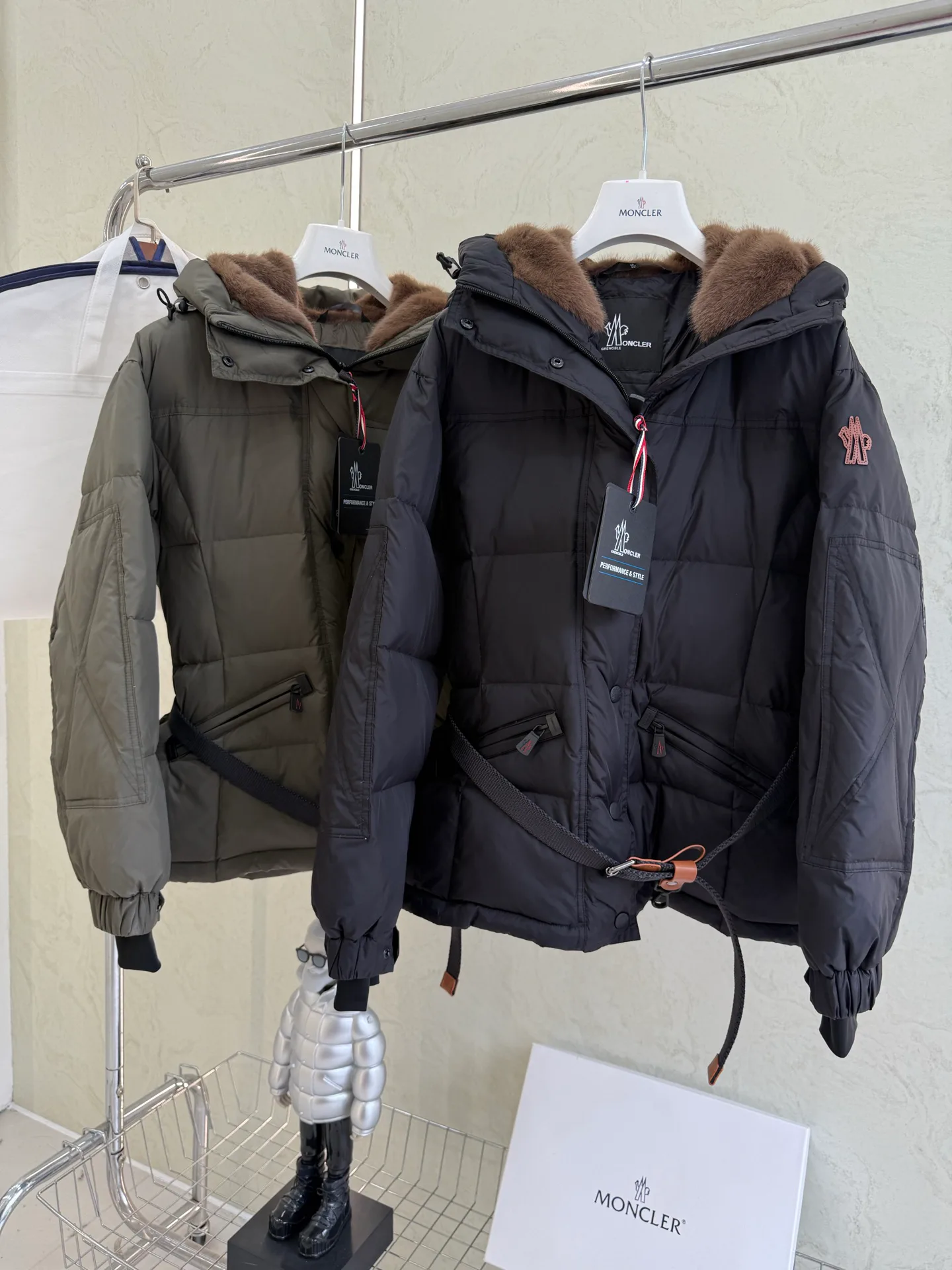 Куртки И Пуховики Женские Moncler 18043561