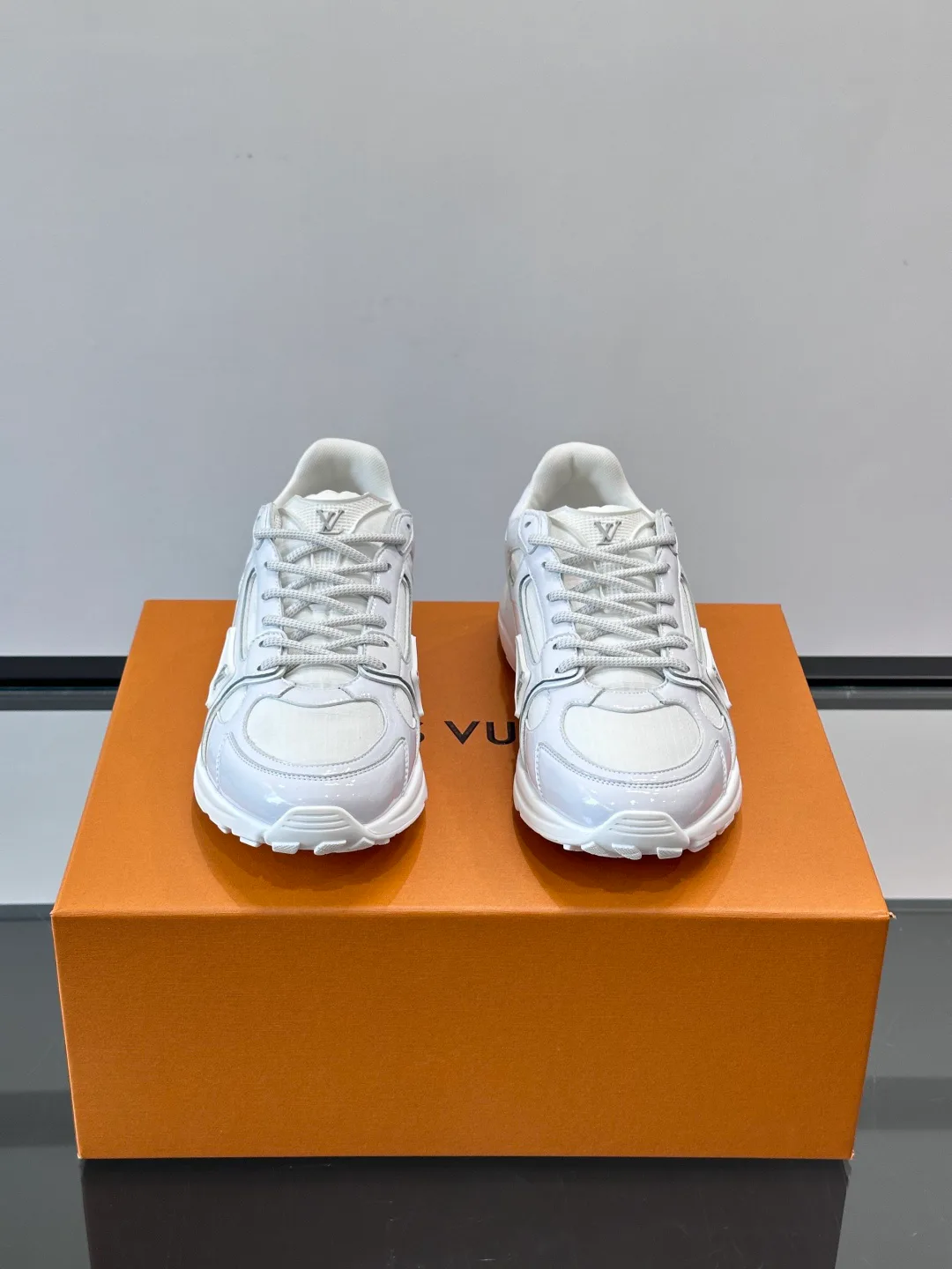 Кроссовки Женские Louis Vuitton 11688775