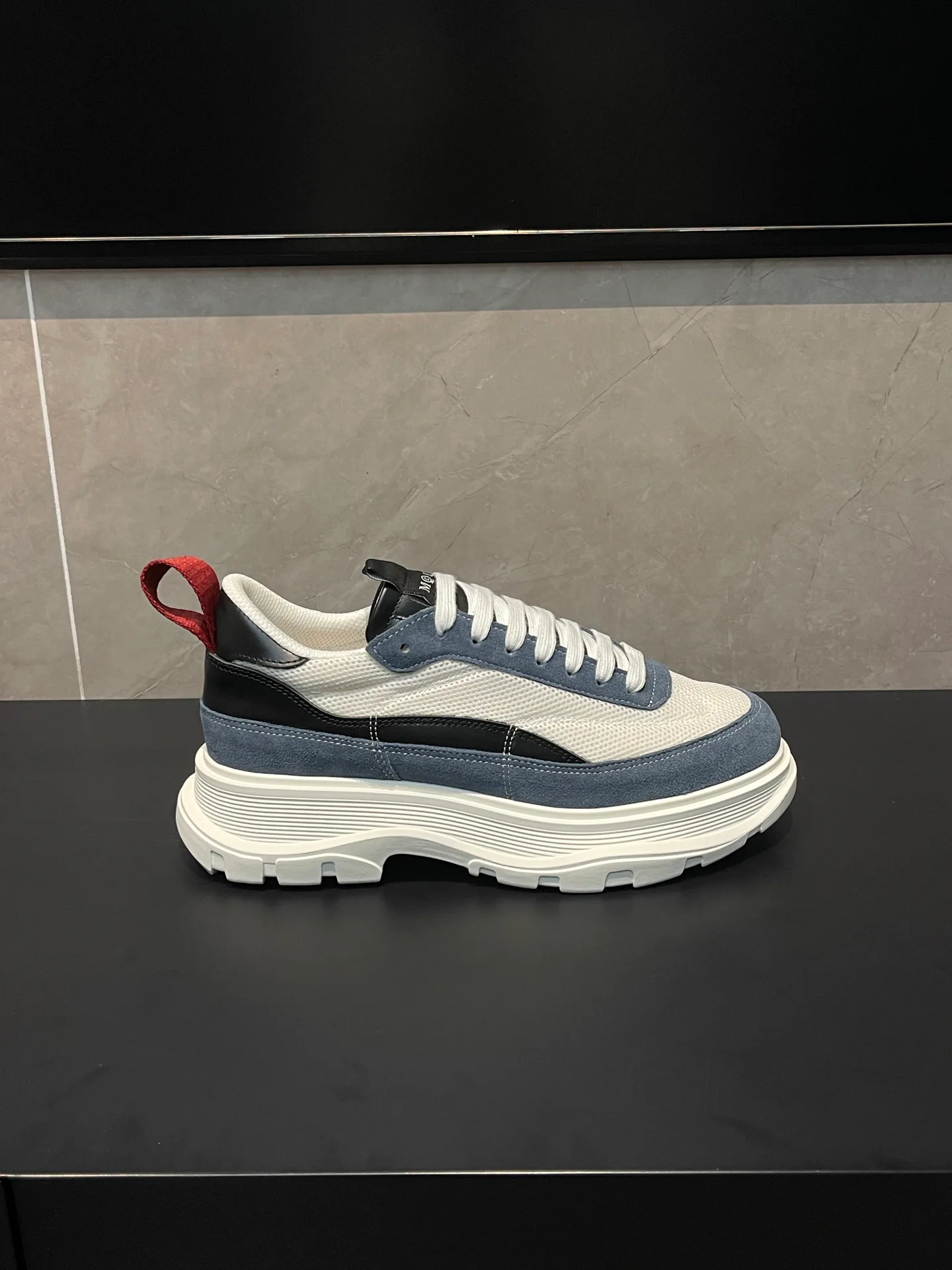 Кроссовки Женские Alexander Mcqueen 18363949