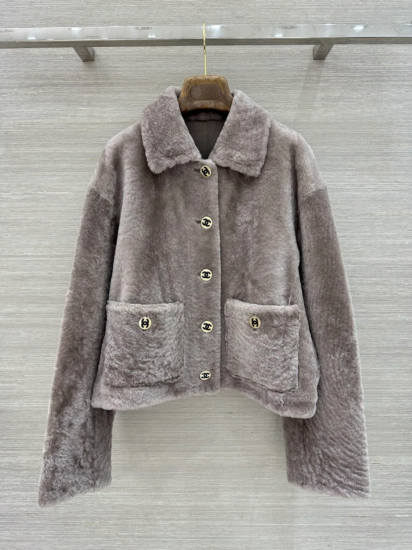 Кожаные Куртки И Дублёнки Женские Chanel 18230382